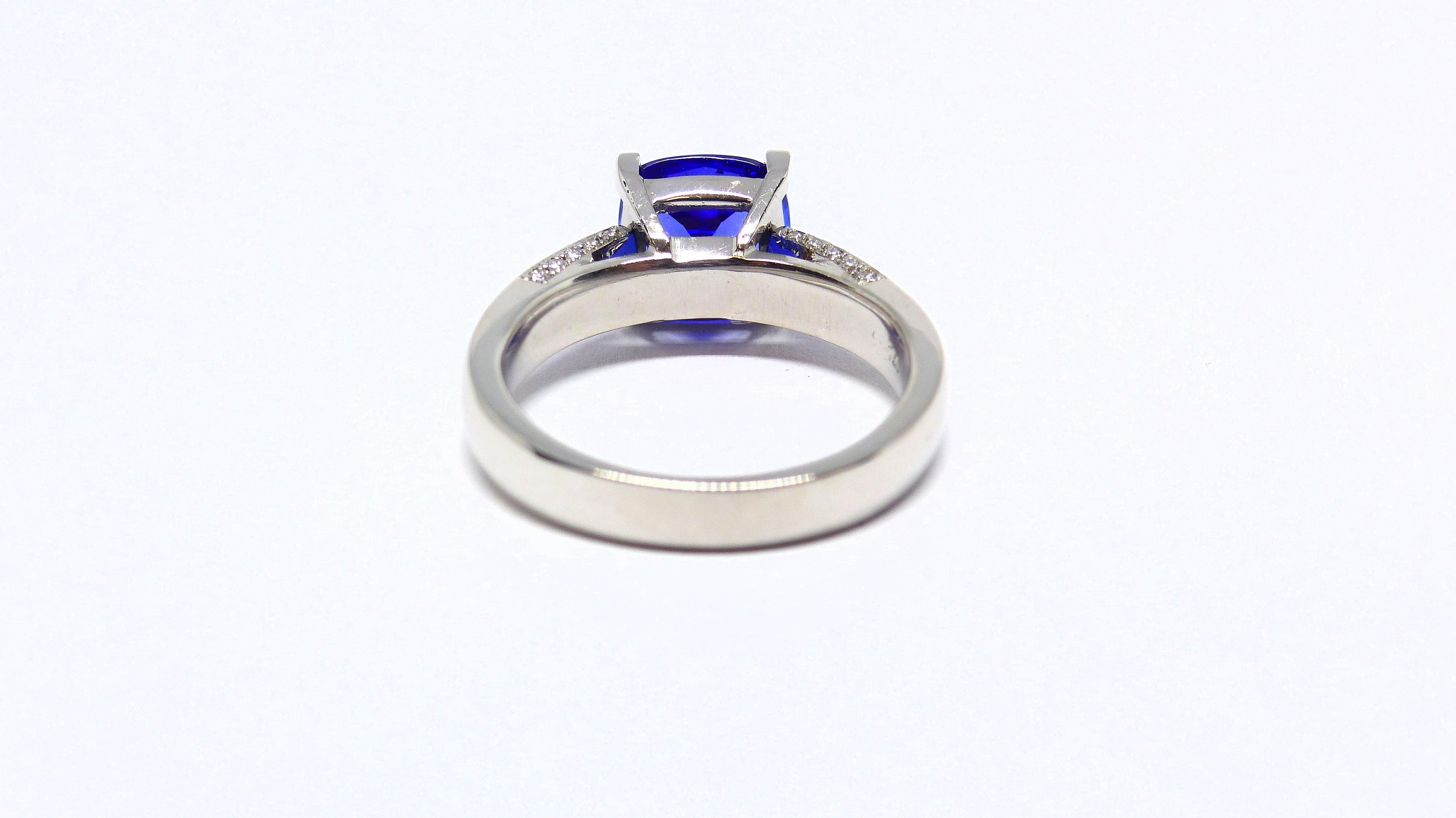 Cushion Cut Ring in White Gold with 1 Tanzanite Cushion shape and Diamonds. For Sale