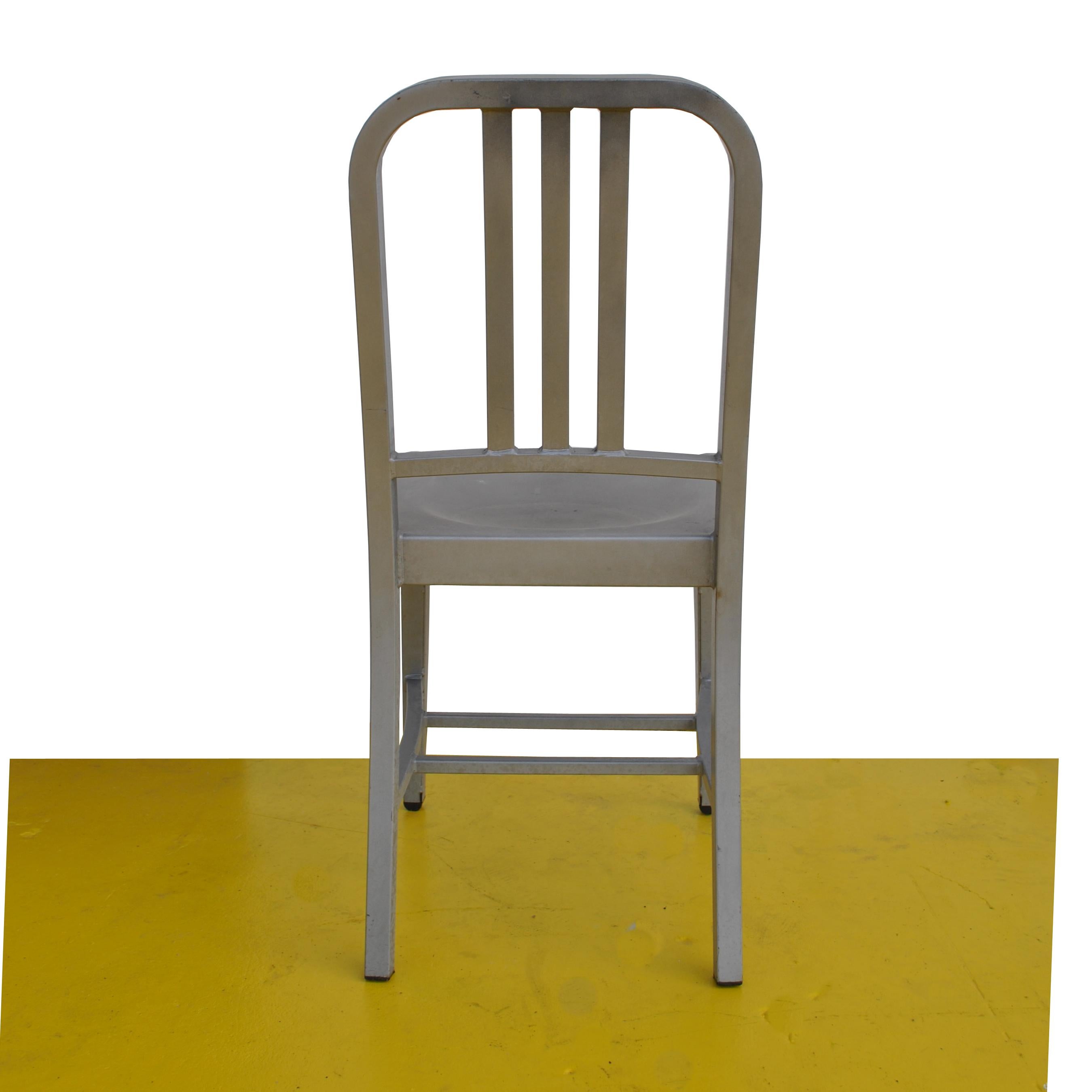 1 Vintage Emeco Side Chair in Brushed Aluminum In Good Condition In Pasadena, TX