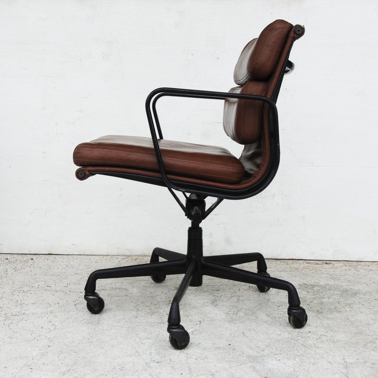 1 Vintage Herman Miller Eames Executive Soft Pad Task Chair at 1stDibs