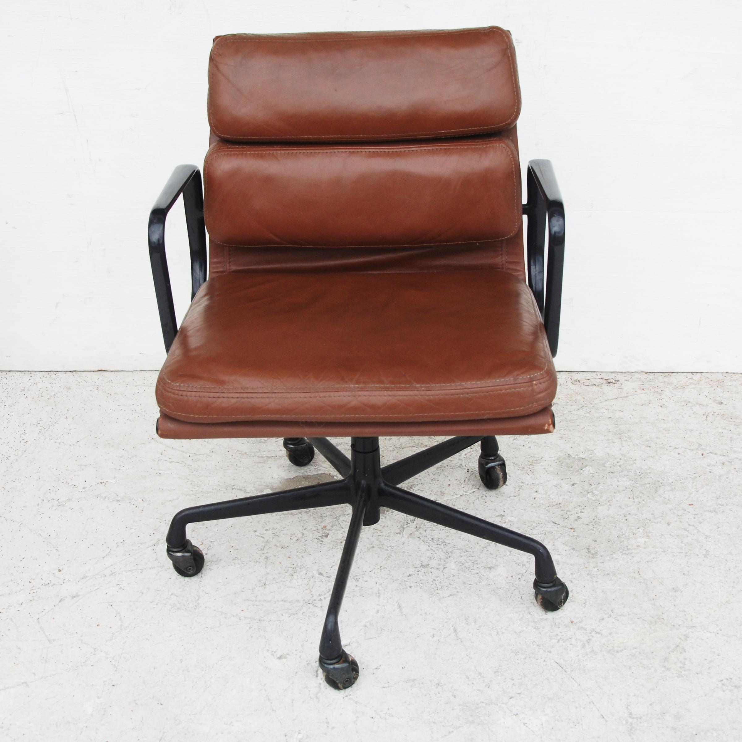 eames executive chair vintage