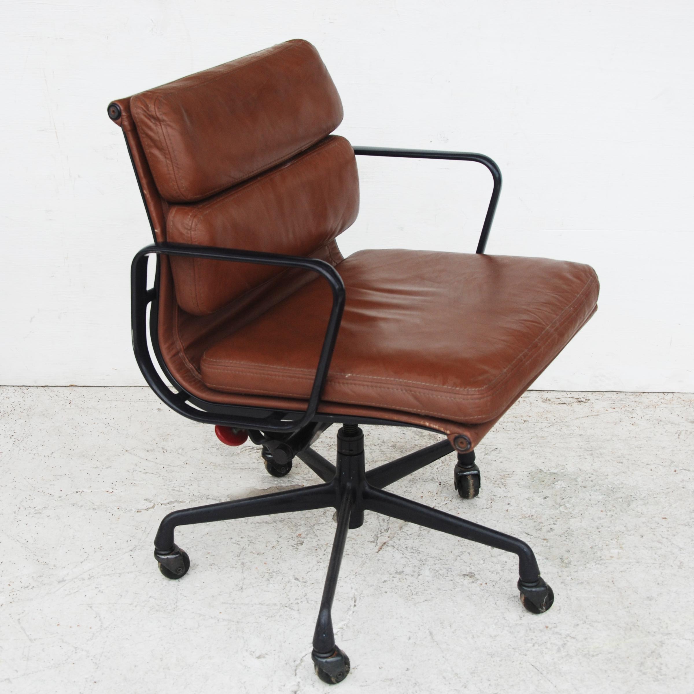 Mid-Century Modern 1 Vintage Herman Miller Eames Executive Soft Pad Task Chair