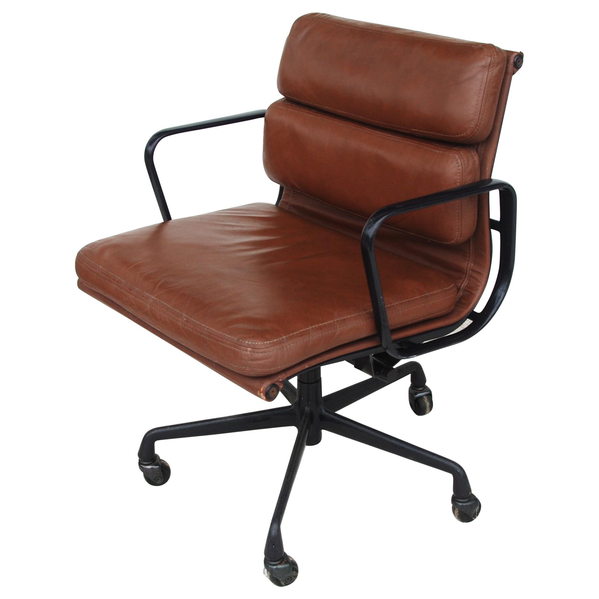 1 Vintage Herman Miller Eames Executive Soft Pad Task Chair
