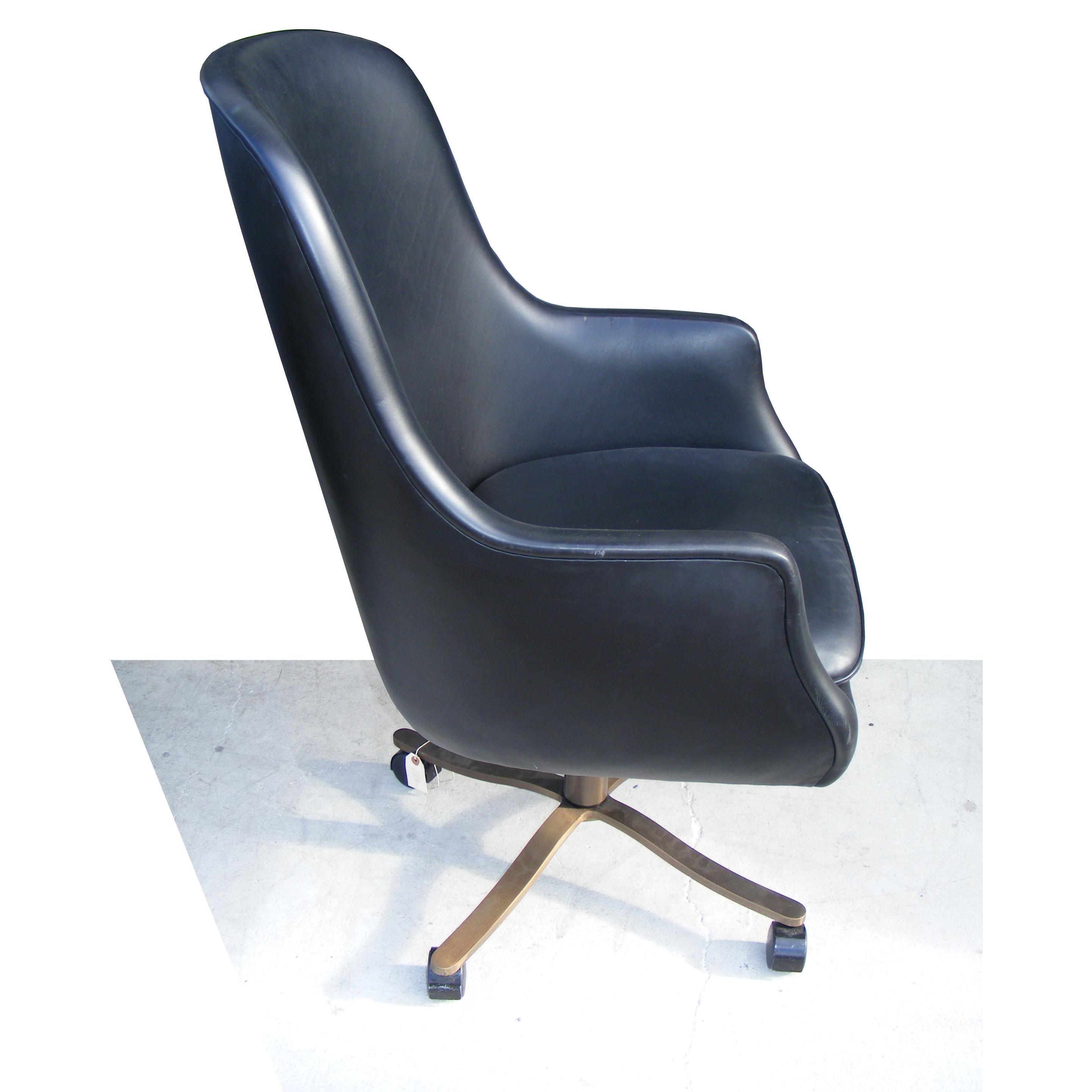 Nicos Zographos

La collezione di mobili contemporanei più singolare e severamente elegante del mondo è stata creata da Nicos Zographos. Ha realizzato più di 300 tipi di prodotti per migliaia di spazi in America e in Europa. Zographos è l'ultimo