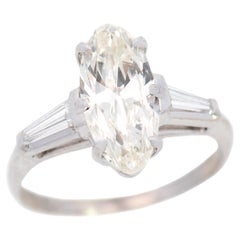 Anillo de compromiso vintage de platino con diamantes talla Moval 2,13ct