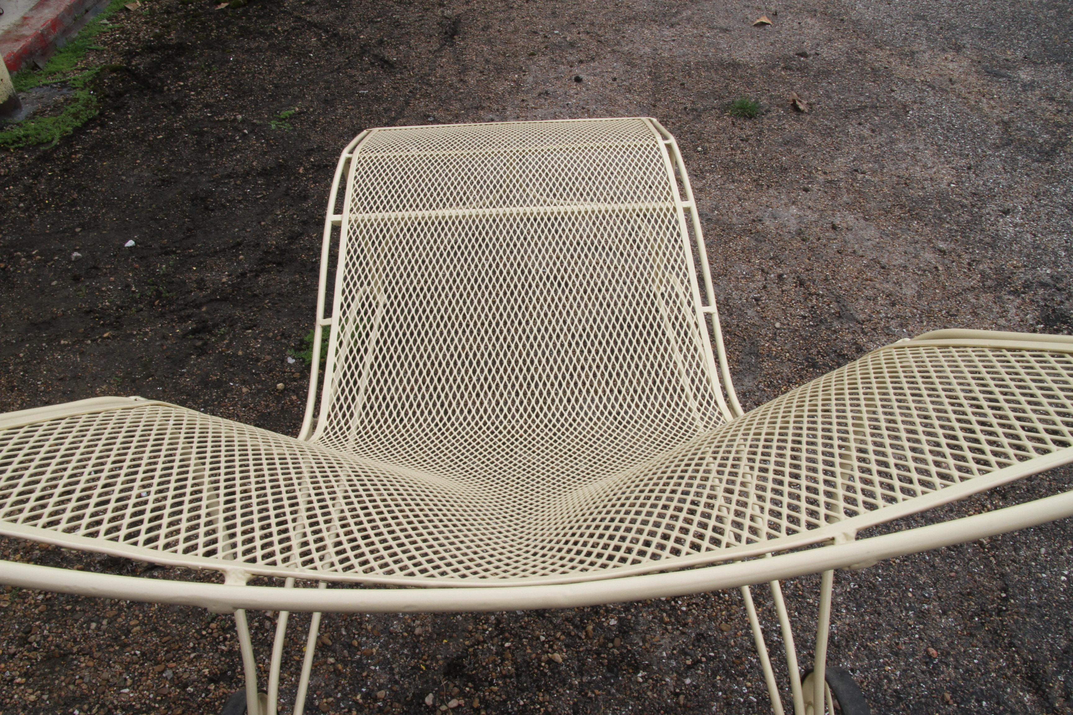 Mid-Century Modern 1 Vintage Russell Woodard Patio Chaise  For Sale