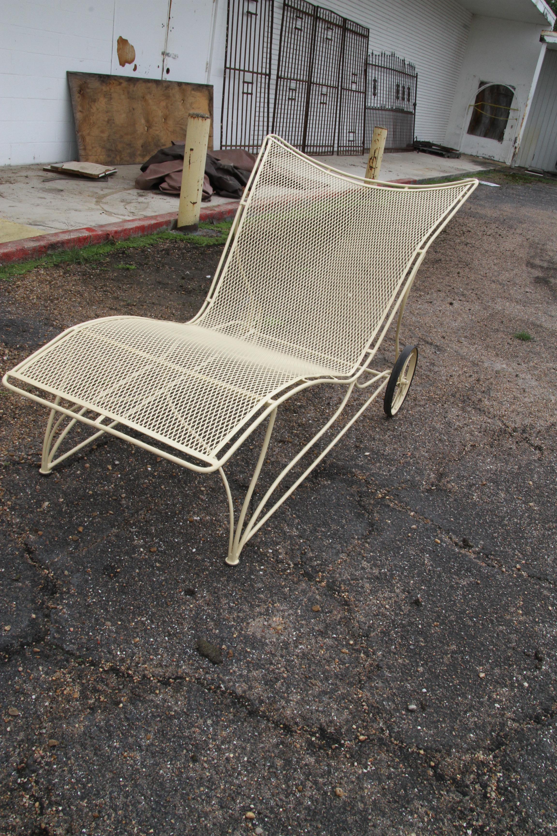 1 Vintage Russell Woodard Patio Chaise  In Good Condition For Sale In Pasadena, TX