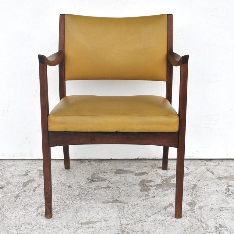 Mid-Century Modern 1 Vintage Walnut Johnson Furniture Dining Chair For Sale