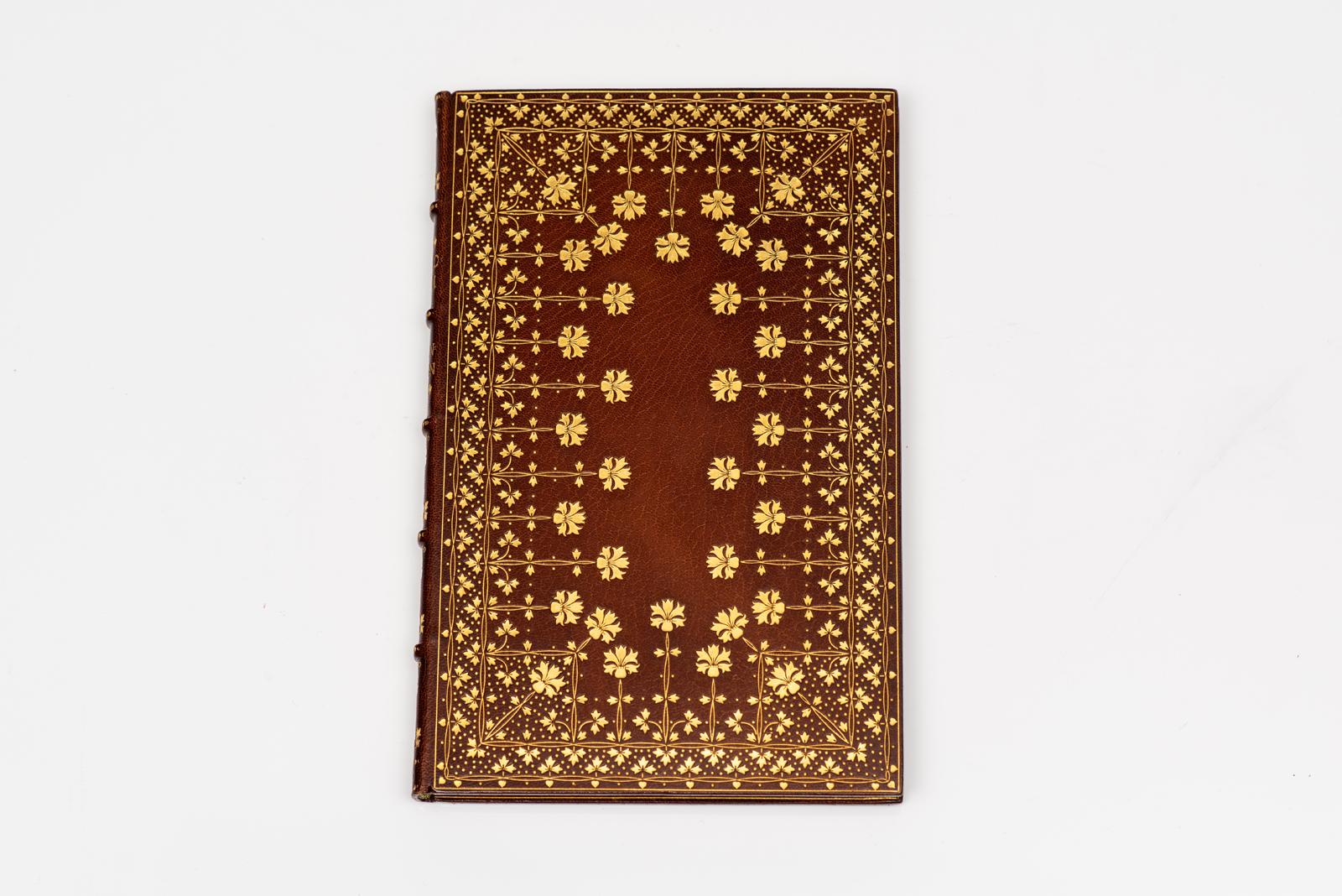 1 Vol. Alfred Lord Tennyson, In Memoriam. Très bon état. Édition limitée, 500 exemplaires au total tirés de la Bankside Press, l'exemplaire 83 sur 100 étant réservé à la Grande-Bretagne. Relié par Rivière & Son. Plein cuir brun clair du Maroc,