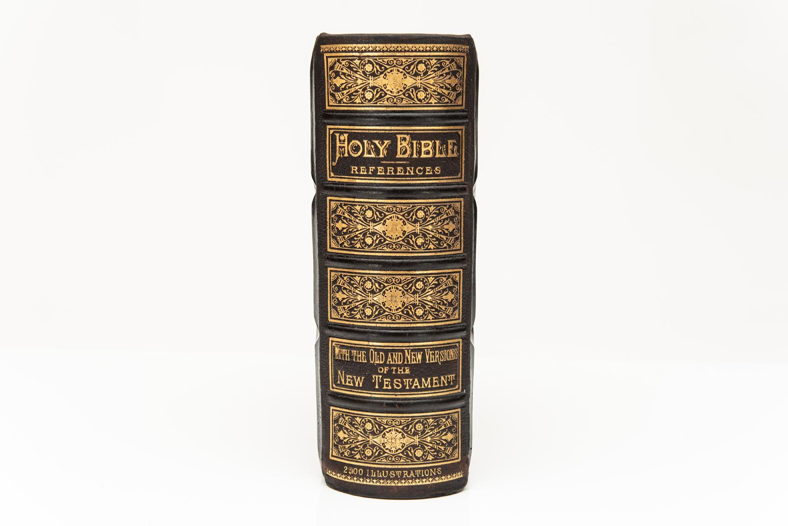 1 Volume. Anon. The Holy Bible. Containing The Old and New Testaments, with over 2500 Scripture Illustrations on Steel, Wood and in color. Magnificently bound in full black morocco,ornate gilt on covers and spines, raised bands, all edges gilt with