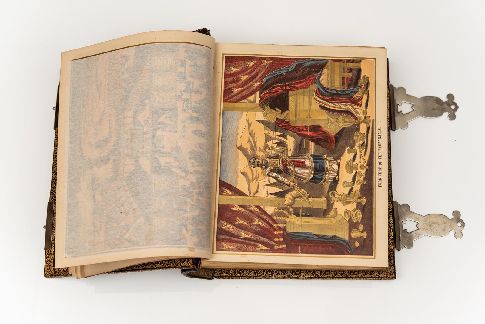 XIXe siècle 1 Volume. Anon. The Holy Bible. Containing The Old and New Testaments en vente