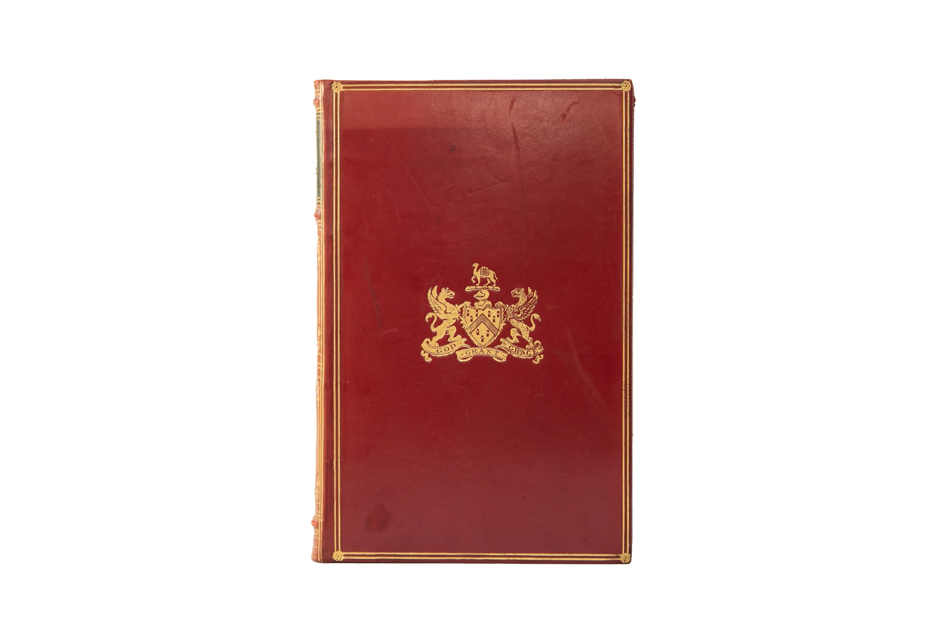 1 Volume. Arthur Quiller-Couch, Oxford Book of English Verse. Bound in full red calf with a crest and border on the cover, both gilt-tooled and gilt-tooled detailing, and a green morocco label on the raised band spine. All edges are dyed red with