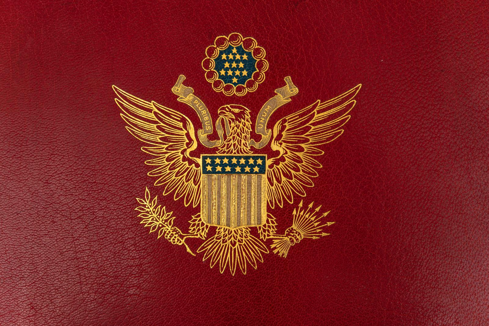 1 Volume. Charles Fr̩chon. Il libro dei presidenti con schizzi biografici. Rilegato in pieno marocchino rosso, doppiatura in seta e pelle, bordi superiori dorati, fasce in rilievo, dorato sul dorso e sulle copertine, copertina anteriore con l'aquila