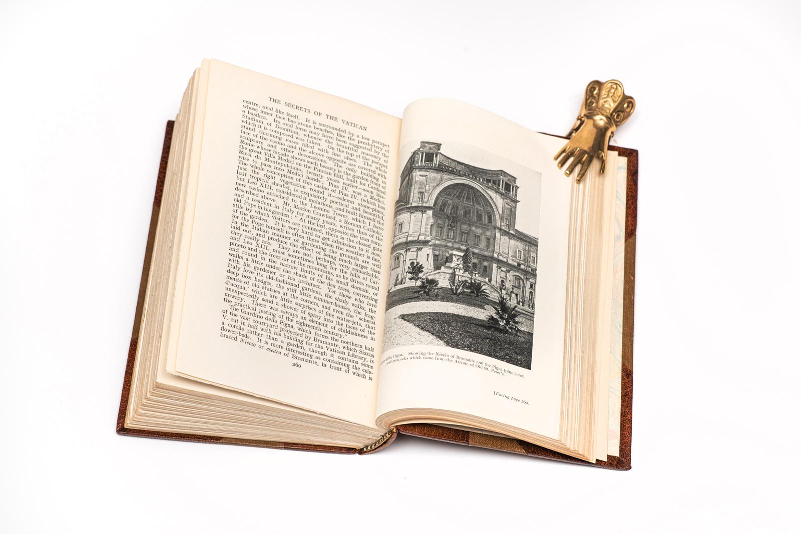 1 Volume. Douglas Sladen, Les secrets du Vatican Bon état - En vente à New York, NY