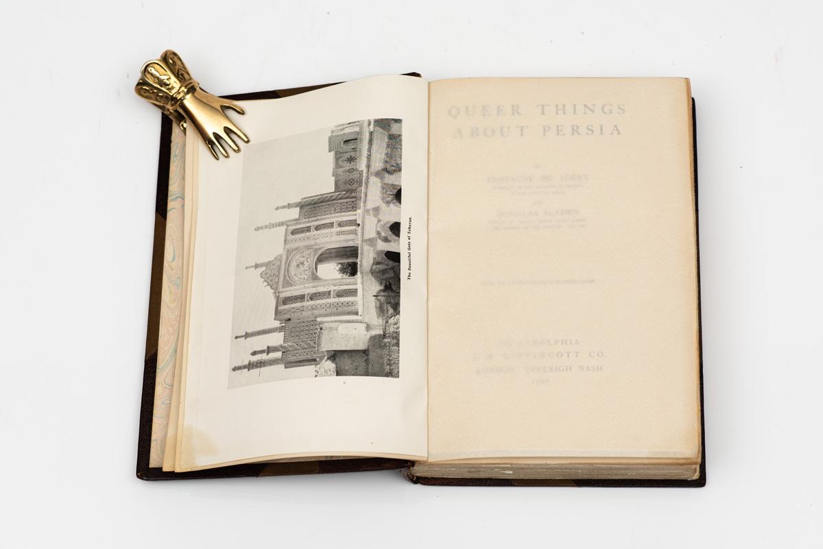 20ième siècle 1 Volume. Eustache de Lorey & Douglas Sladen, Queer Things About Persia. en vente