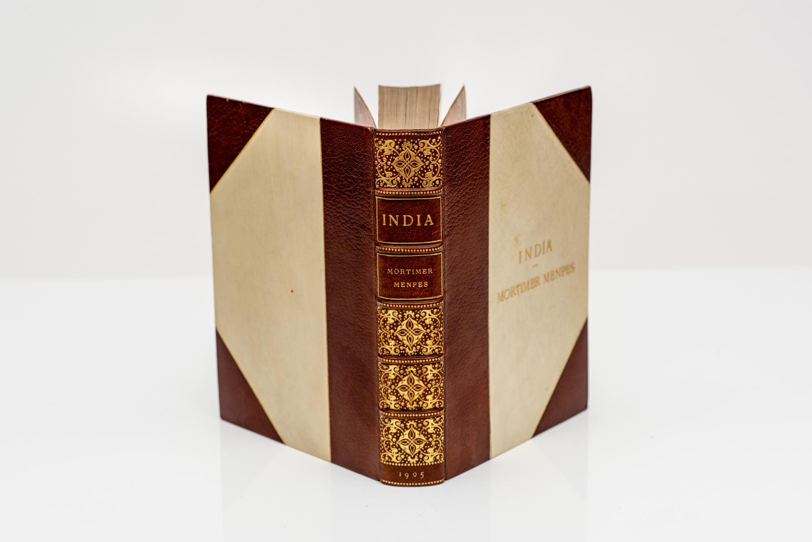 1 Volume. Mortimer Menpes, Inde Texte de Flora Anne Steele. Reliure en 3/4 maroquin brun, plats de vellum, tranches supérieures dorées, nerfs, ornements dorés aux dos, gardes marbrées par Rivière, illustrée en couleurs. Publié : Londres : Adams &
