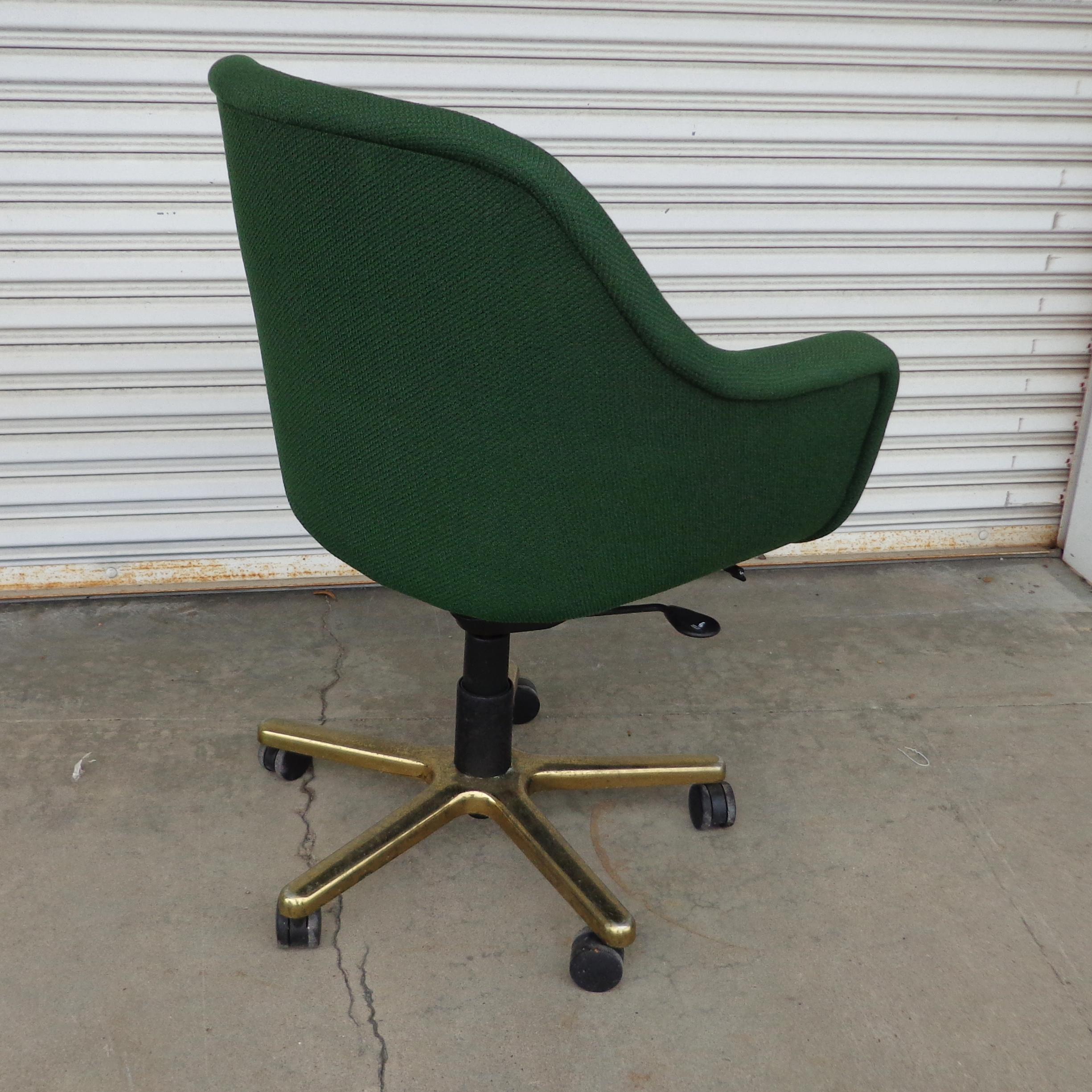 1 Ward Bennett for Brickel and Associates Bumper Desk Conference Chair In Good Condition For Sale In Pasadena, TX