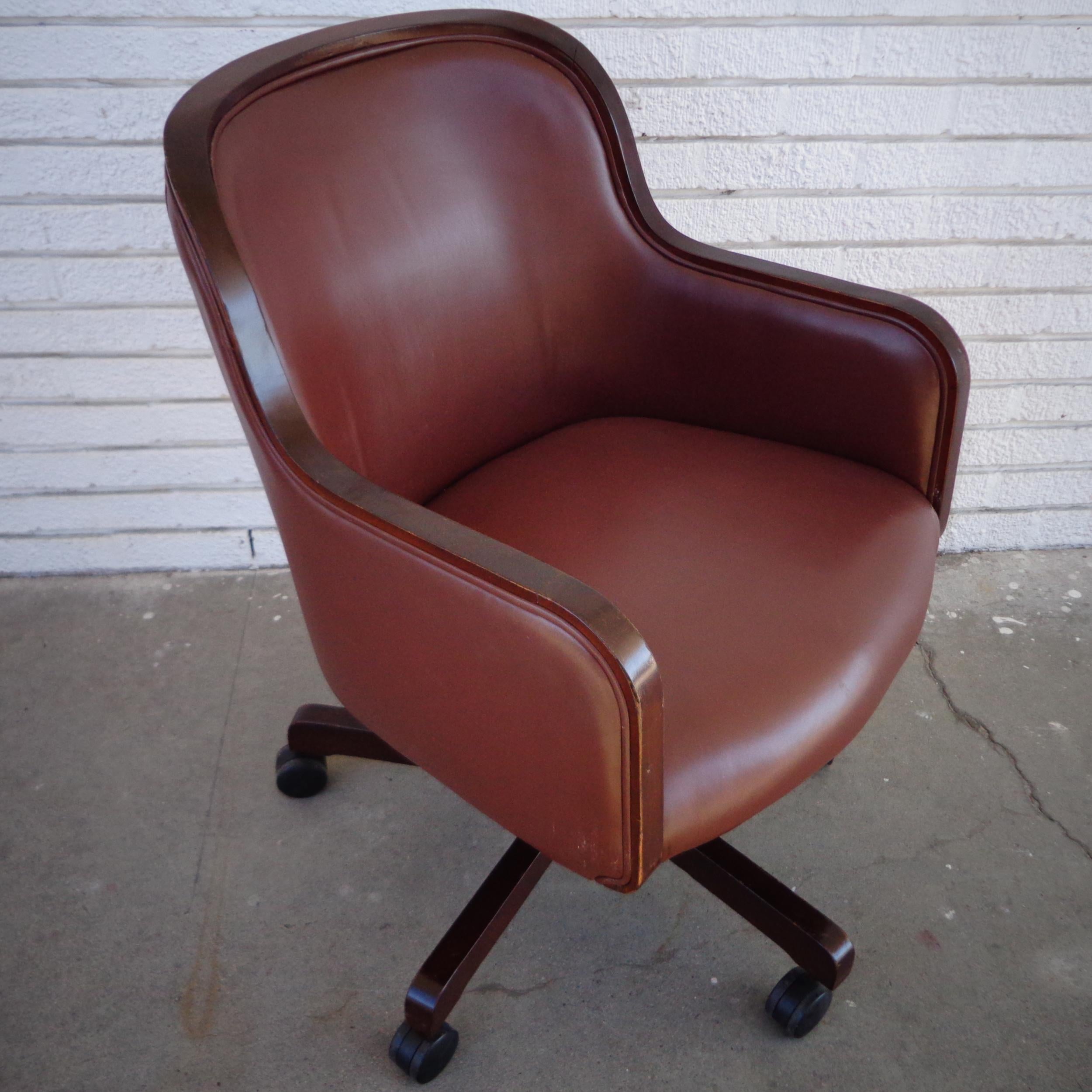1 Ward Bennett for Brickel and Associates Leather Desk Chair In Good Condition For Sale In Pasadena, TX