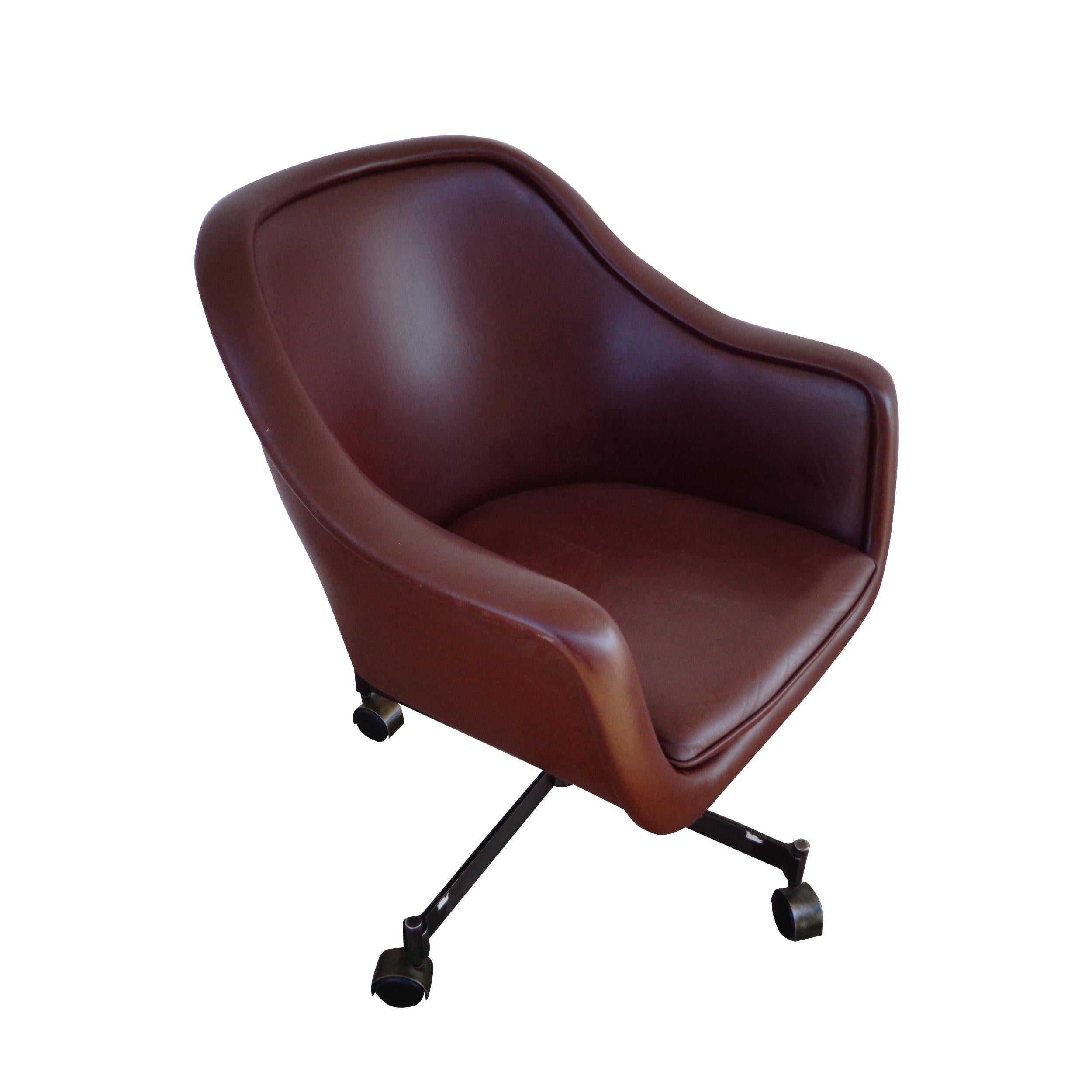 Ward Bennett for Brickel and associates barrel-back leather chair 30 available 


4-star anodized bronze base swivel conference room chair in a rich brown leather.

Chair swivels and is height adjustable. 8 Available.