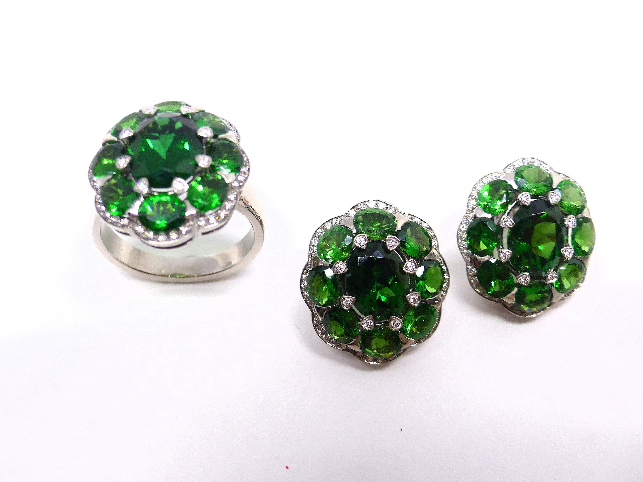 Oval Cut LEYSER 18k White Gold Chrome Tourmaline Tsavorite Diamond Ring For Sale