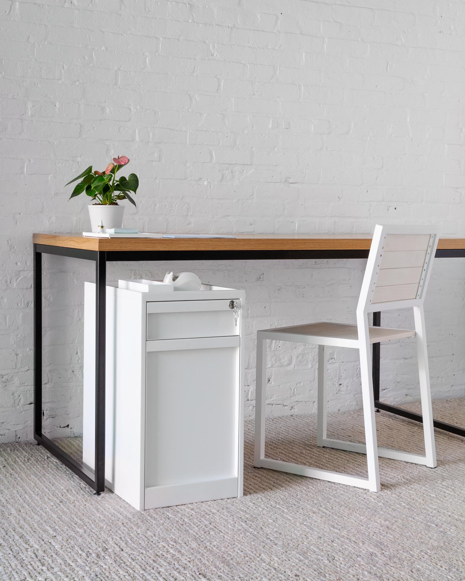 Contemporary 1 X 1 Desk 48