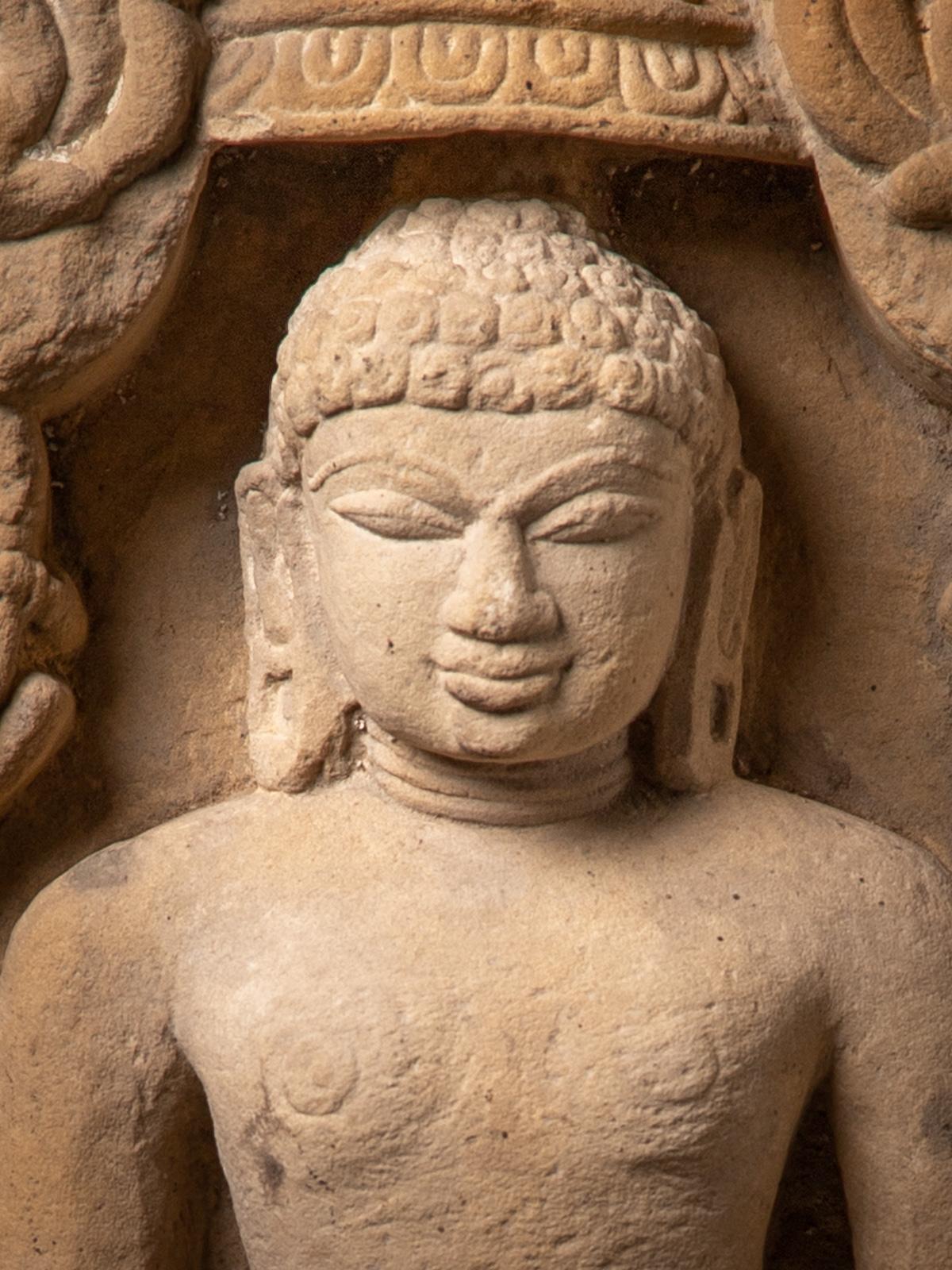 10-12e siècle Fragment Jain en grès ancien de l'Inde Bon état - En vente à DEVENTER, NL