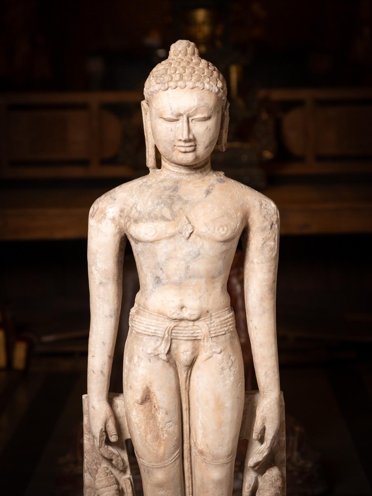 10-12th century Special antique marble figure of a Jain Tīrthaṅkara from India In Good Condition For Sale In DEVENTER, NL