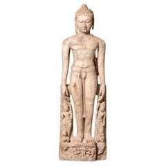 10-12e siècle Figurine spéciale en marbre antique d'un Jain Tīrthaṅkara de l'Inde