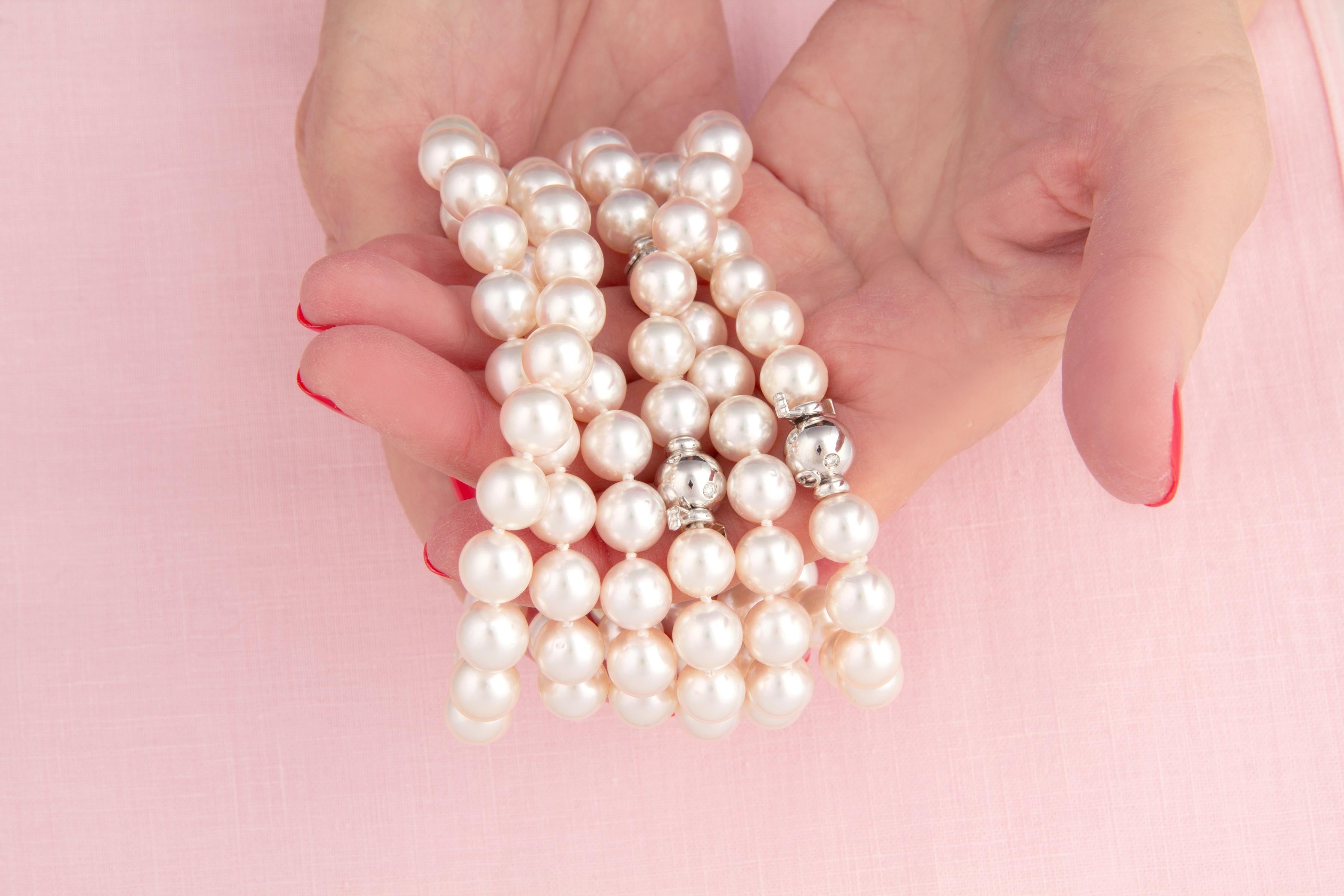 Set di collane di perle triple da 10/9,5 mm Design/One Gafter In condizioni Nuovo in vendita a New York, NY