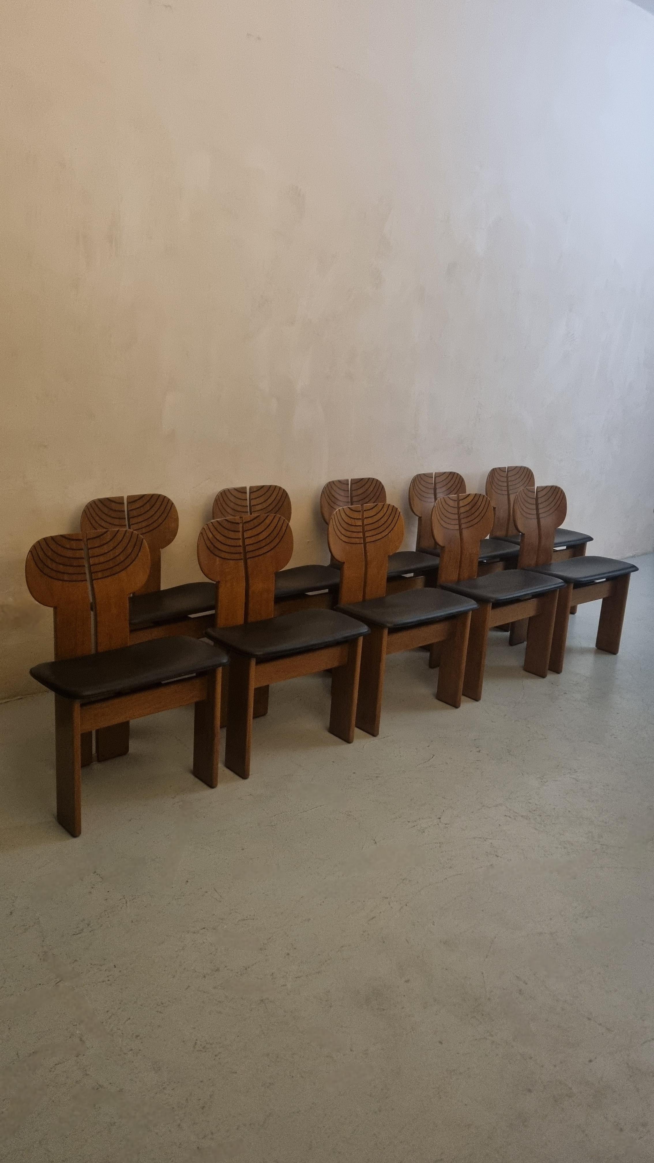 10 Afrika-Stühle, entworfen von Afra & Tobia Scarpa für Maxalto, Serie Artona, 1980er Jahre (Ebonisiert) im Angebot