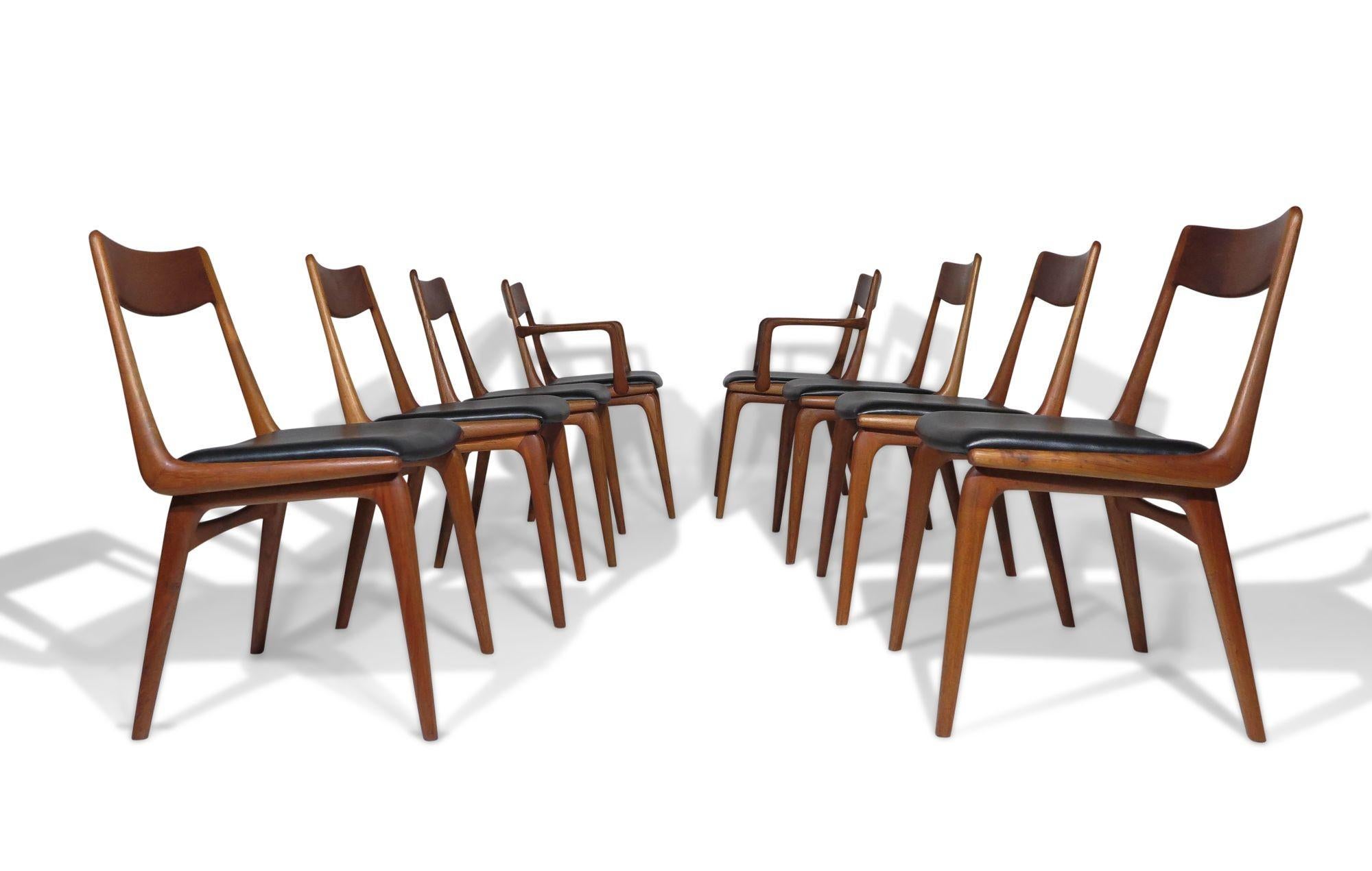 Set of ten midcentury Danish Model 370 Boomerang chair designed by Alfred Christensen for Slagelse Mobelværk, Denmark, 1960. The Boomerang form is made of solid teak with exposed finger joinery, sculpted back rests, and newly upholstered seats in a