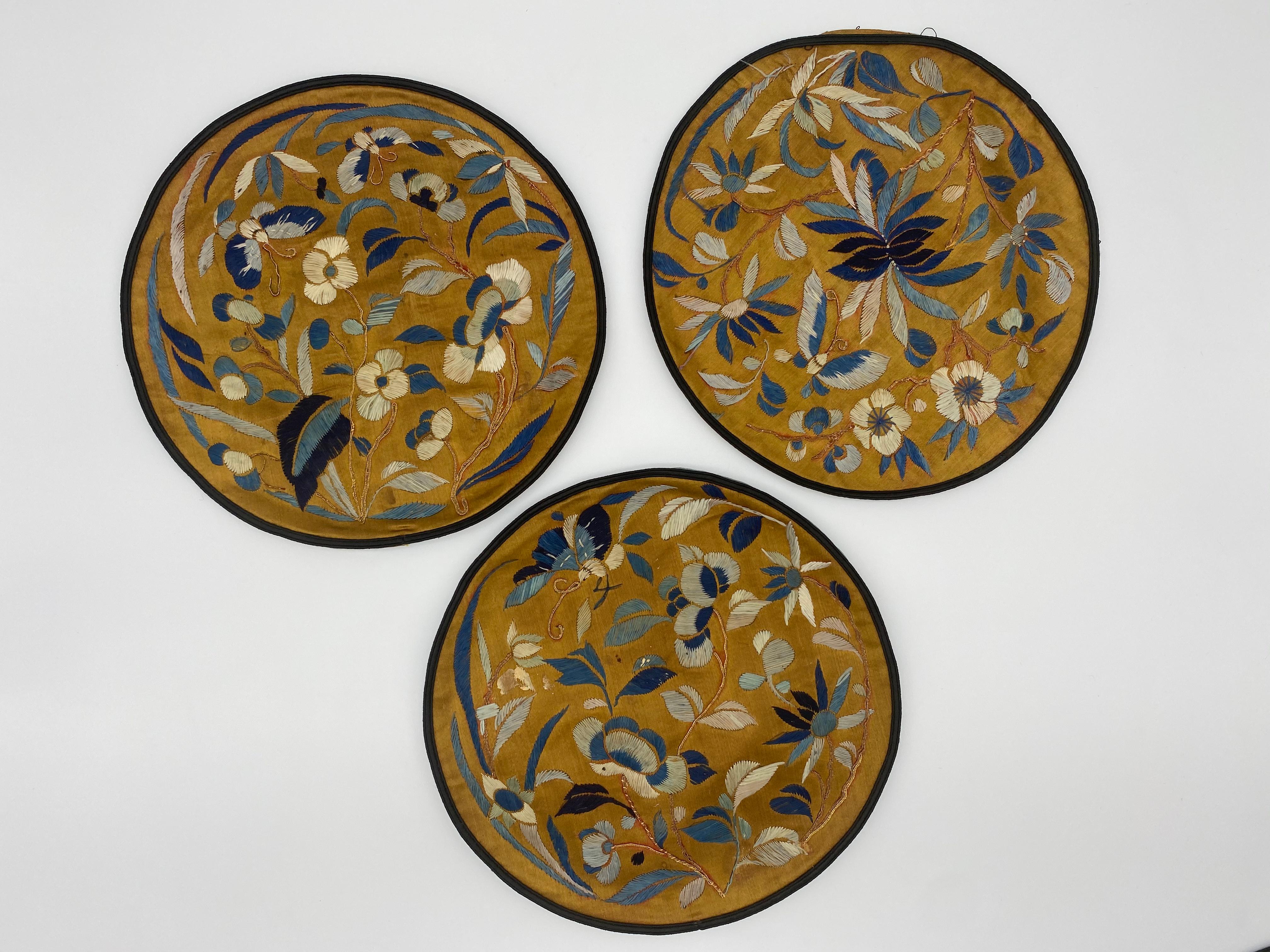 Qing 10 Antique Chinese Embroidered Silk Roundels For Sale