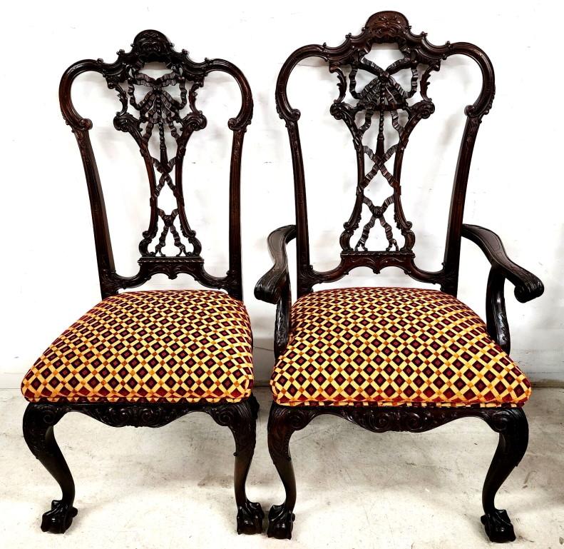 Velours 10 chaises de salle à manger Chippendale anciennes en acajou, présentées dans le magazine Forbes en vente