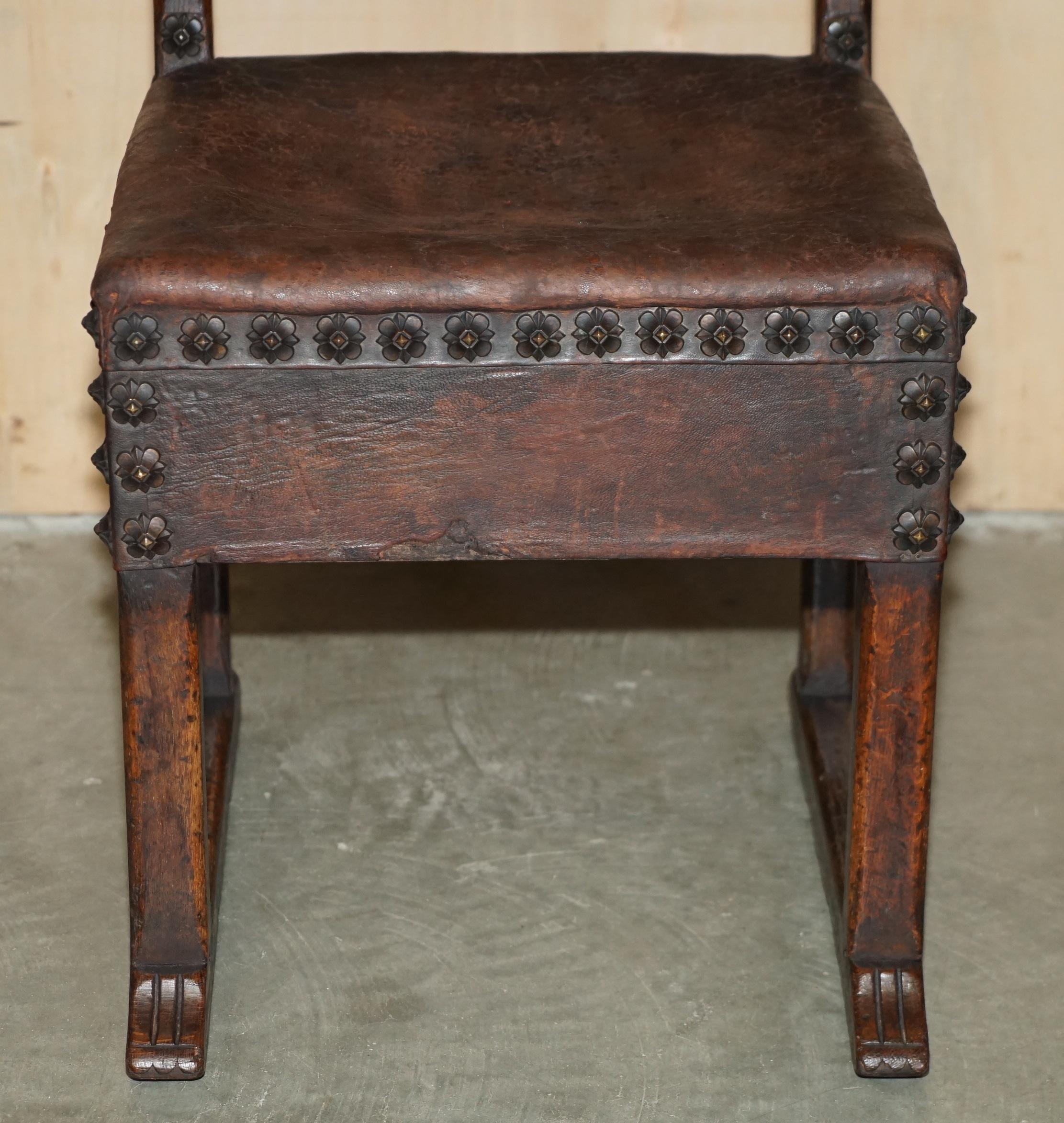 10 chaises de salle à manger italiennes anciennes datant de 1780 provenant d'un château de Donnington en vente 3