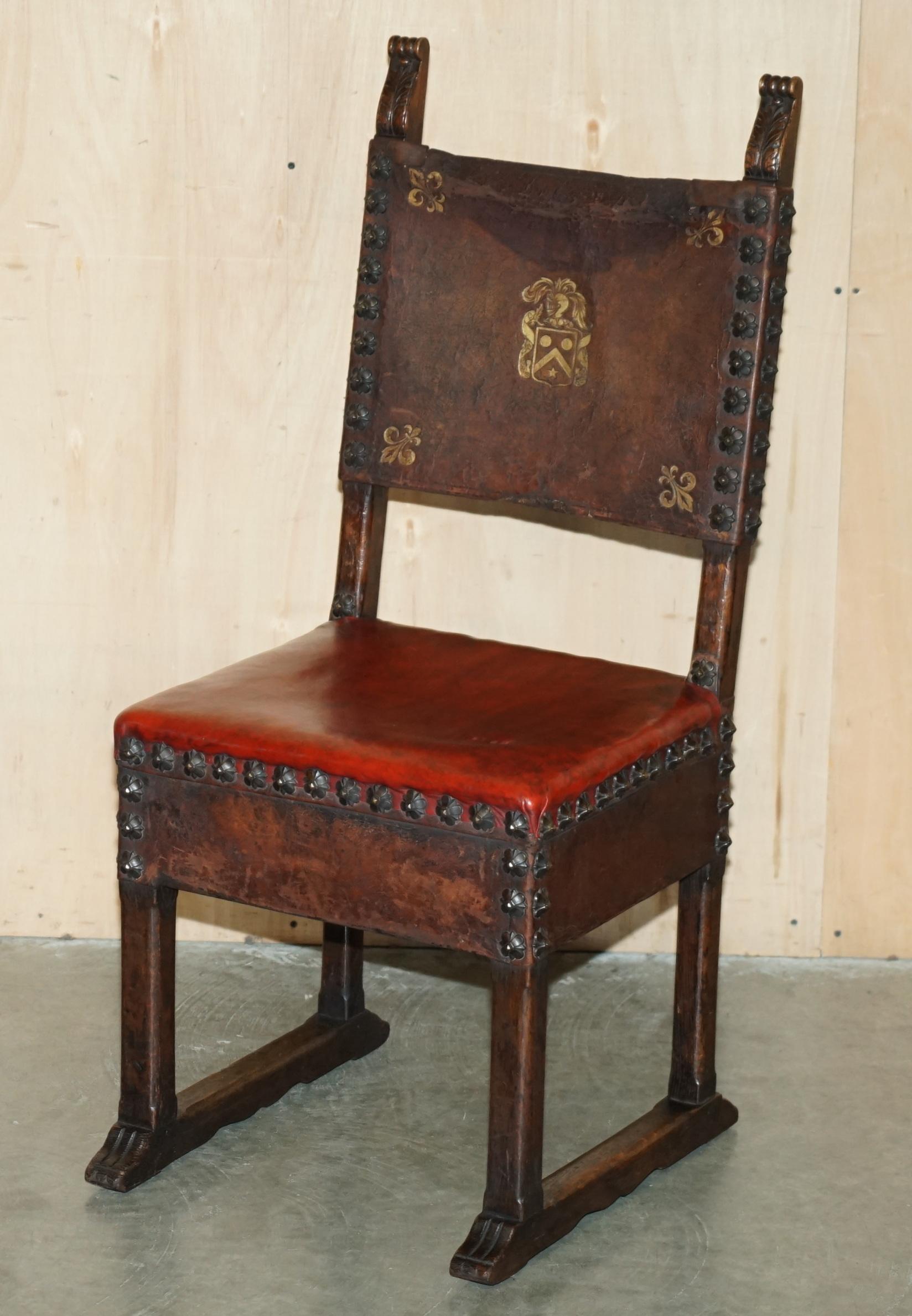 10 chaises de salle à manger italiennes anciennes datant de 1780 provenant d'un château de Donnington en vente 9