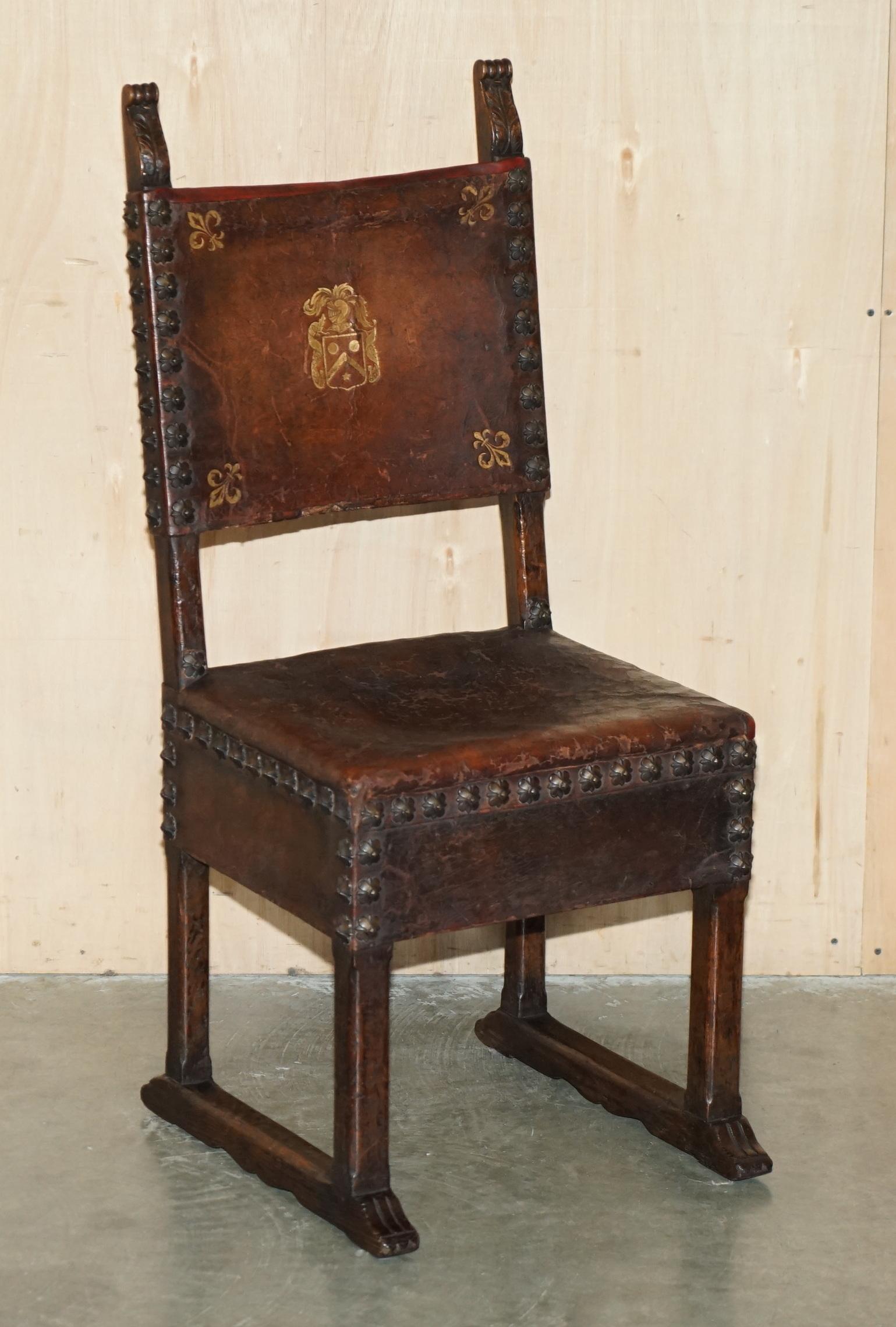 10 chaises de salle à manger italiennes anciennes datant de 1780 provenant d'un château de Donnington en vente 12