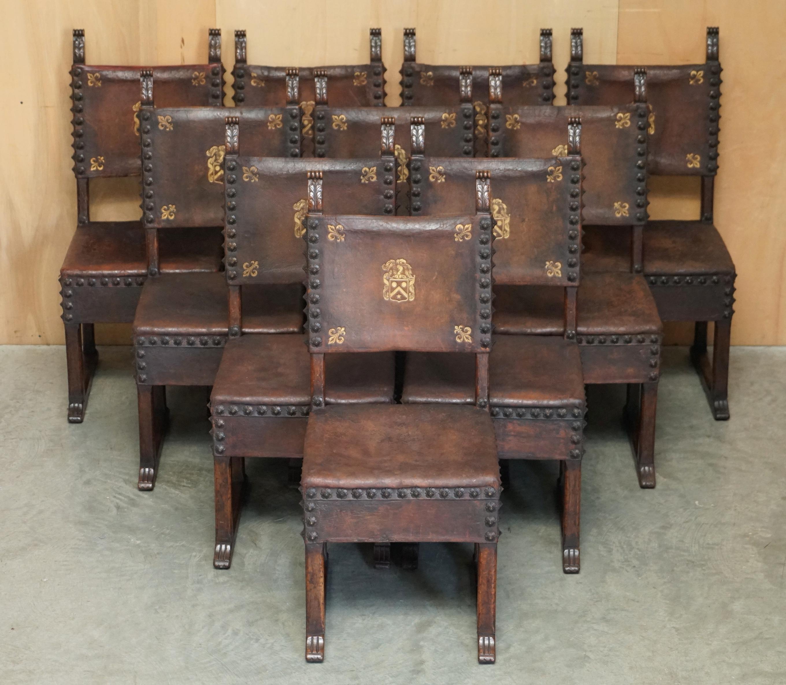 Georgien 10 chaises de salle à manger italiennes anciennes datant de 1780 provenant d'un château de Donnington en vente