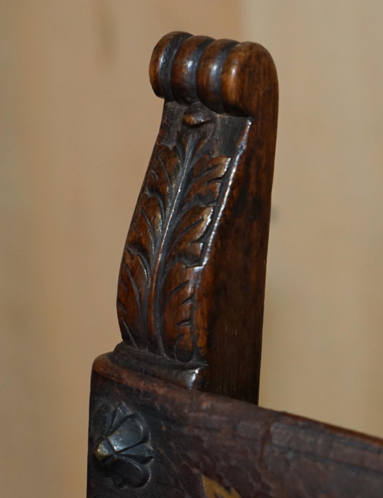 10 chaises de salle à manger italiennes anciennes datant de 1780 provenant d'un château de Donnington en vente 1