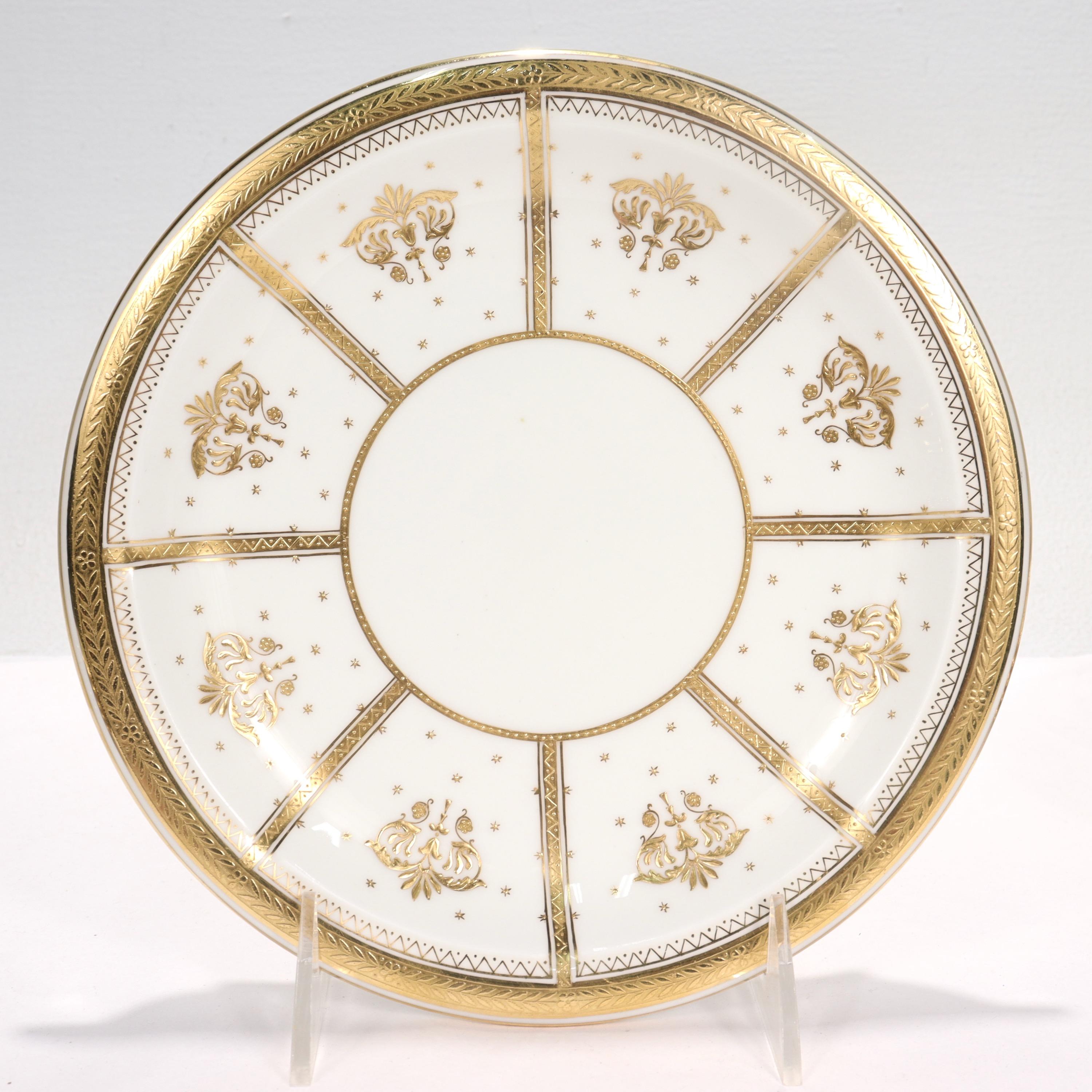 10 assiettes à déjeuner antiques en porcelaine de Minton à fond d'or Aesthetic Movement en vente 3