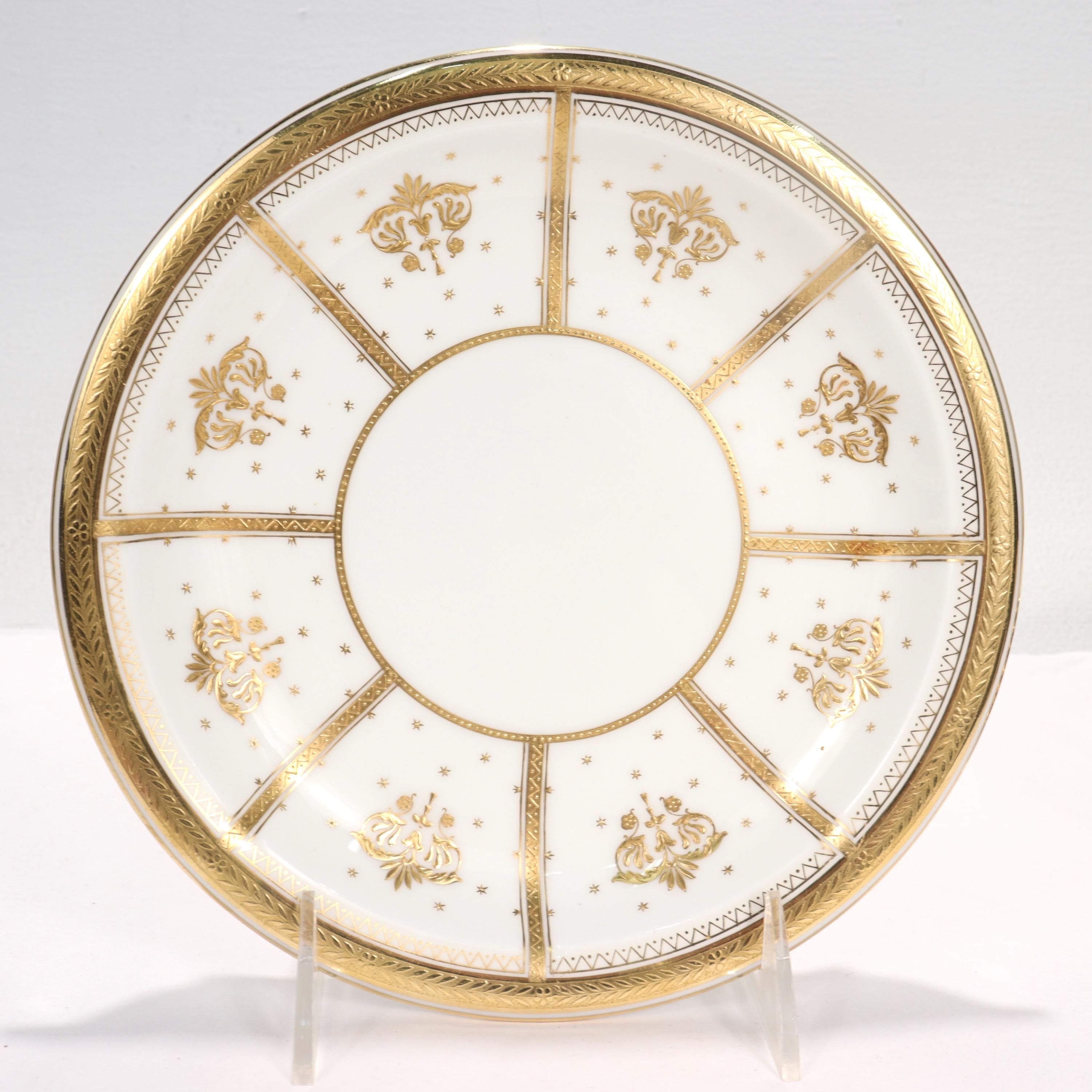10 assiettes à déjeuner antiques en porcelaine de Minton à fond d'or Aesthetic Movement en vente 5