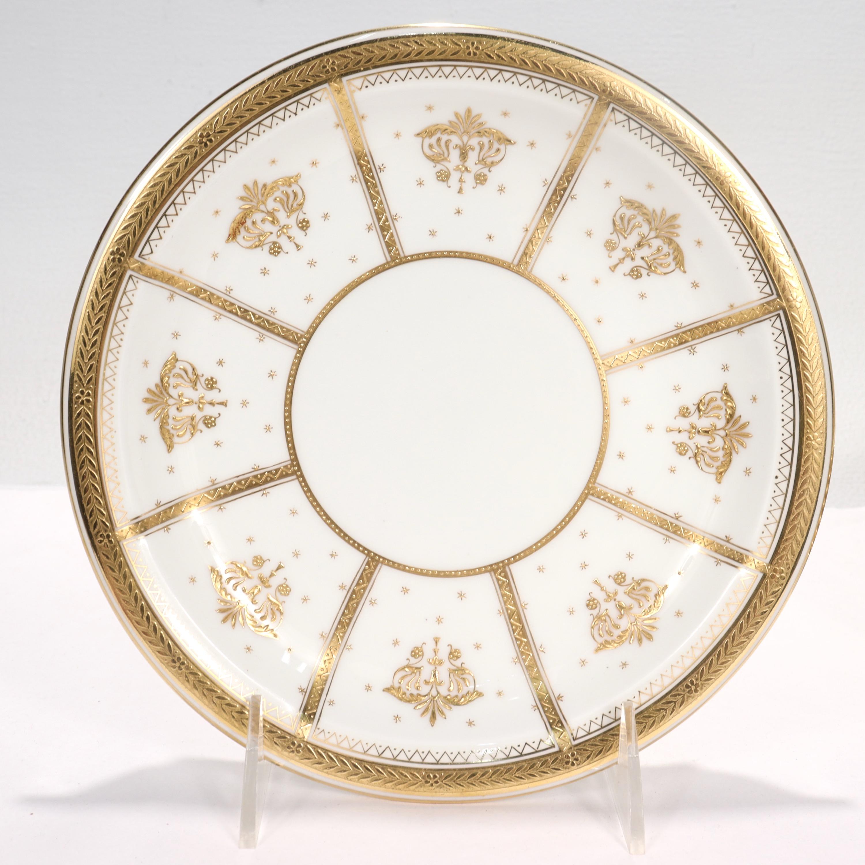 10 assiettes à déjeuner antiques en porcelaine de Minton à fond d'or Aesthetic Movement en vente 6