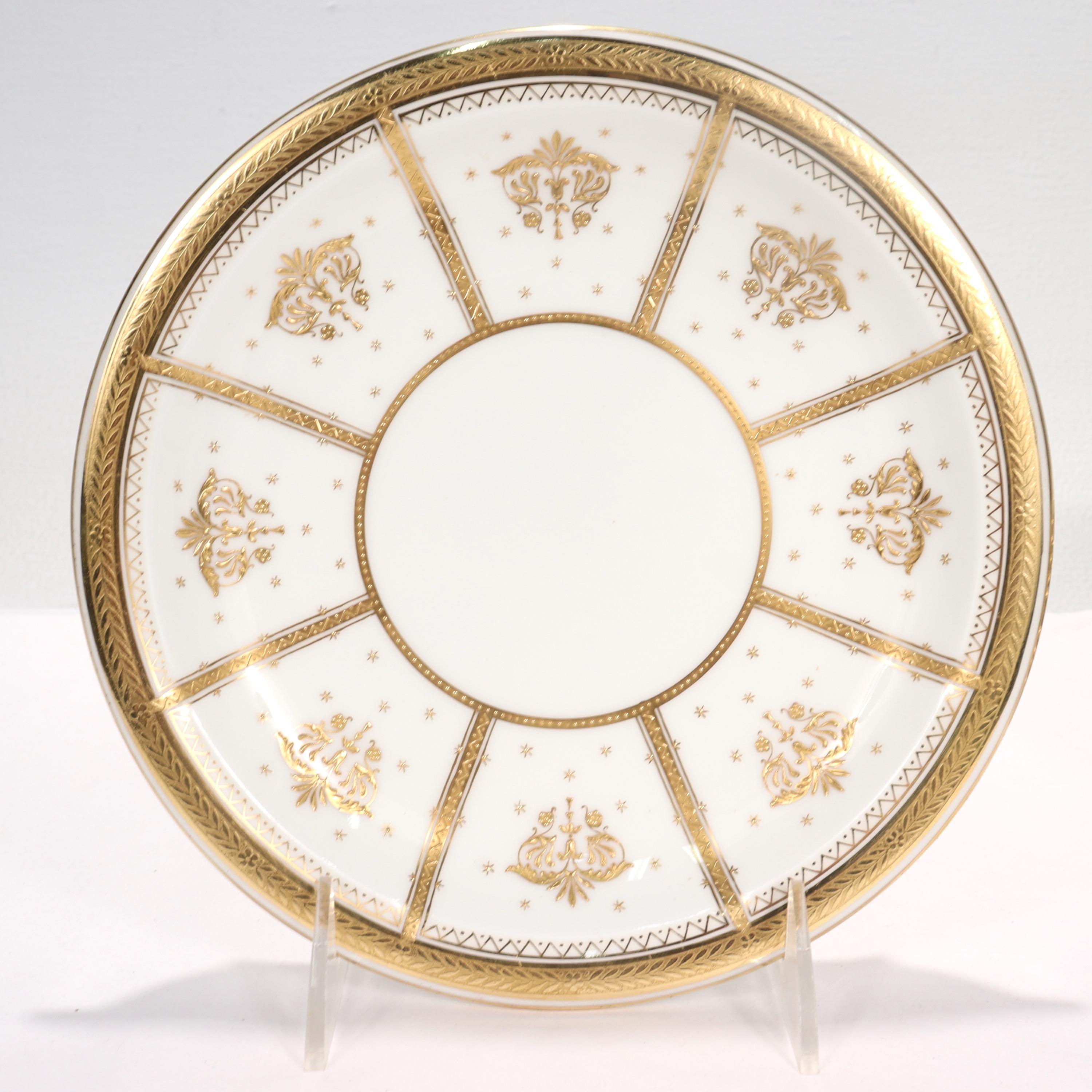 10 assiettes à déjeuner antiques en porcelaine de Minton à fond d'or Aesthetic Movement en vente 8