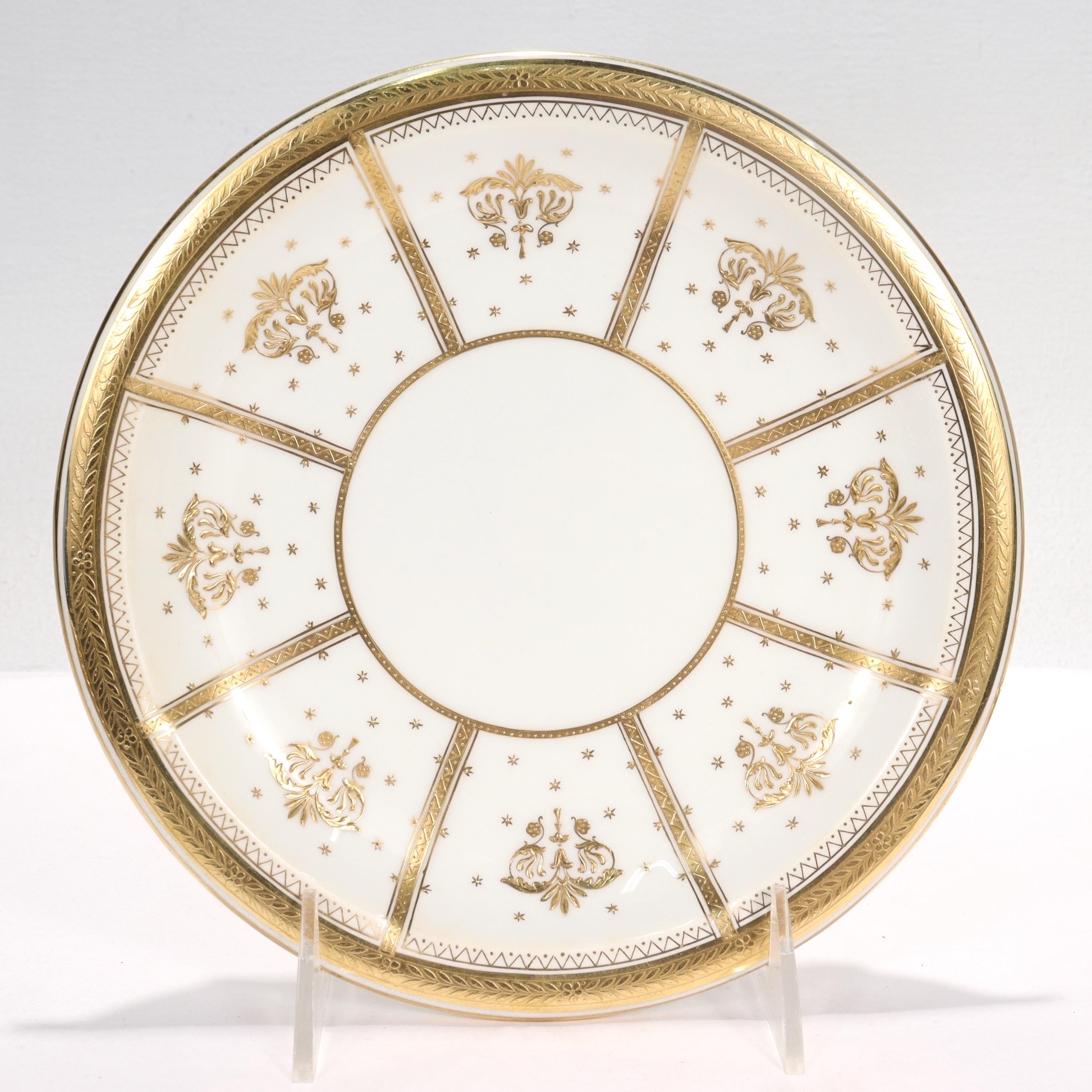 XIXe siècle 10 assiettes à déjeuner antiques en porcelaine de Minton à fond d'or Aesthetic Movement en vente