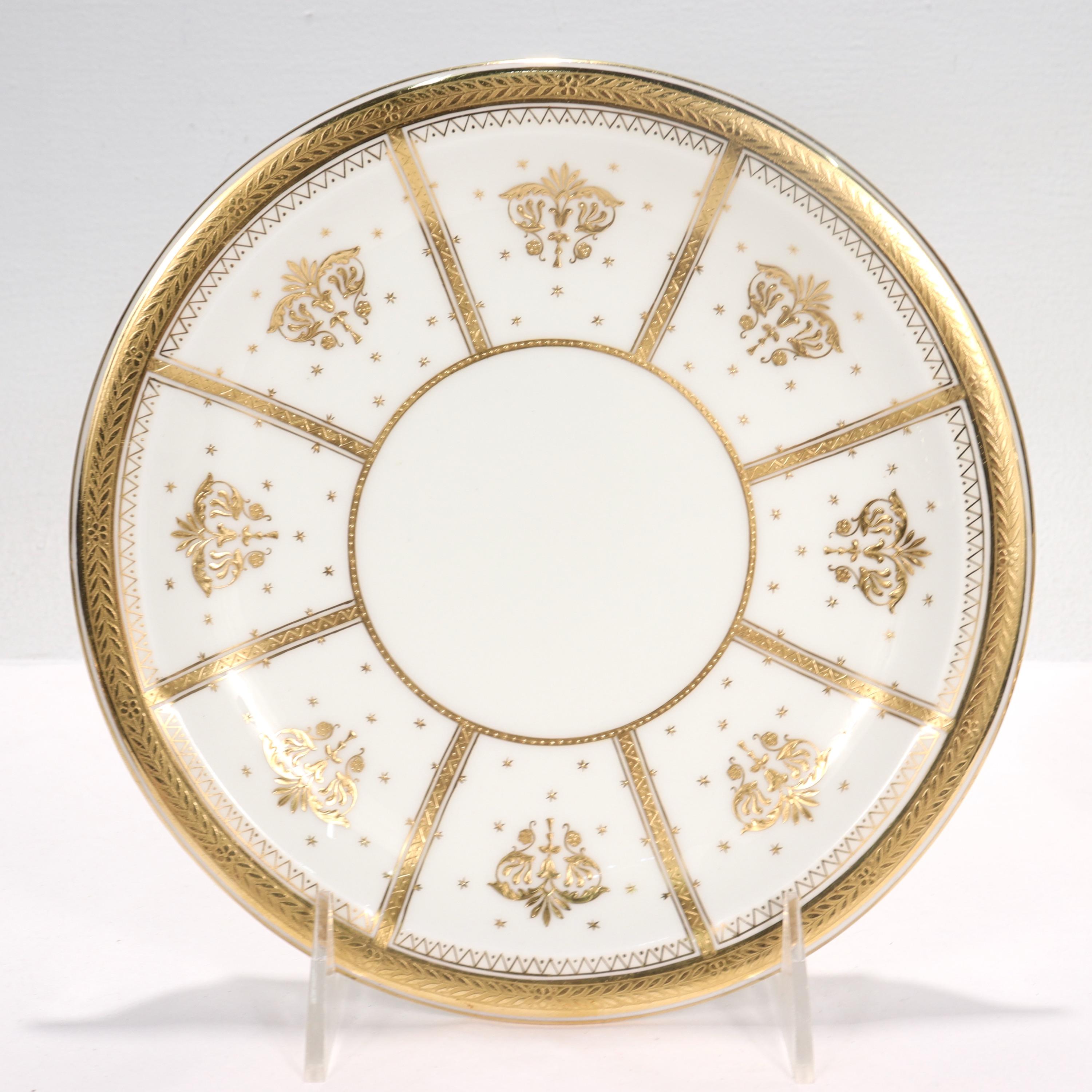 10 assiettes à déjeuner antiques en porcelaine de Minton à fond d'or Aesthetic Movement en vente 1