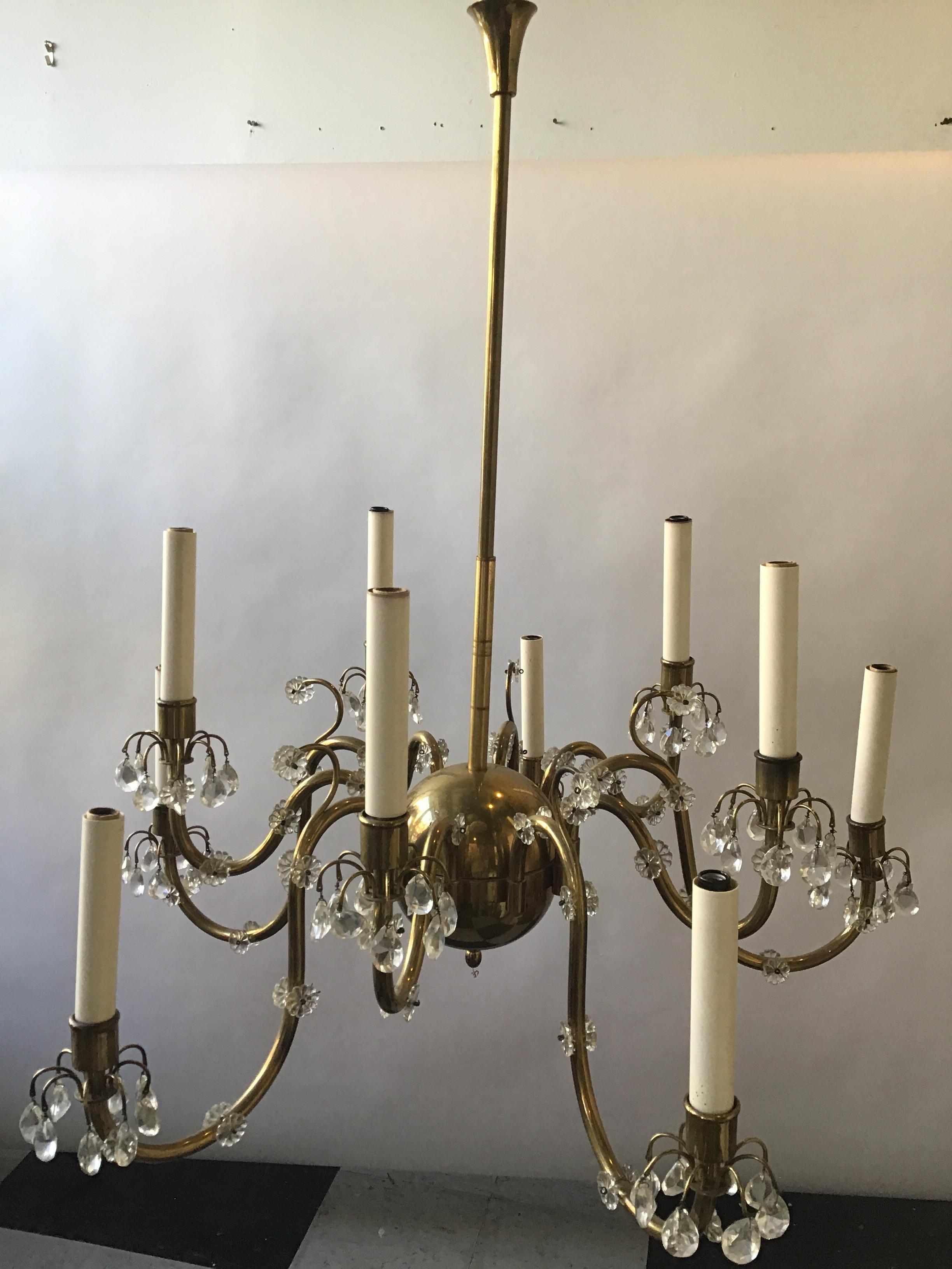 Lampadario a 10 bracci in ottone/cristallo italiano del 1950 in vendita 2
