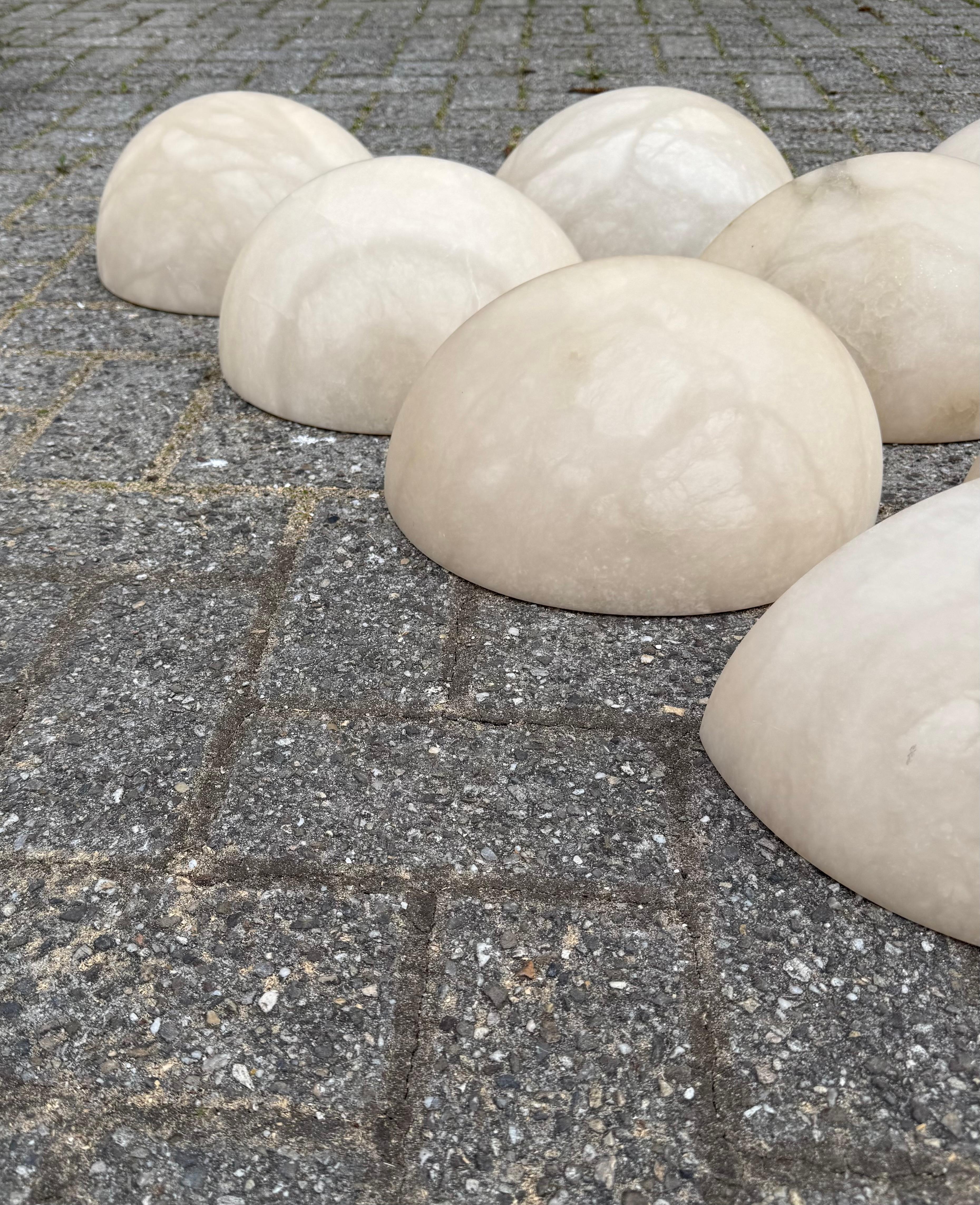 10 Apliques de alabastro de estilo Art Déco y forma intemporal de mediados de siglo para proyectos en venta 8