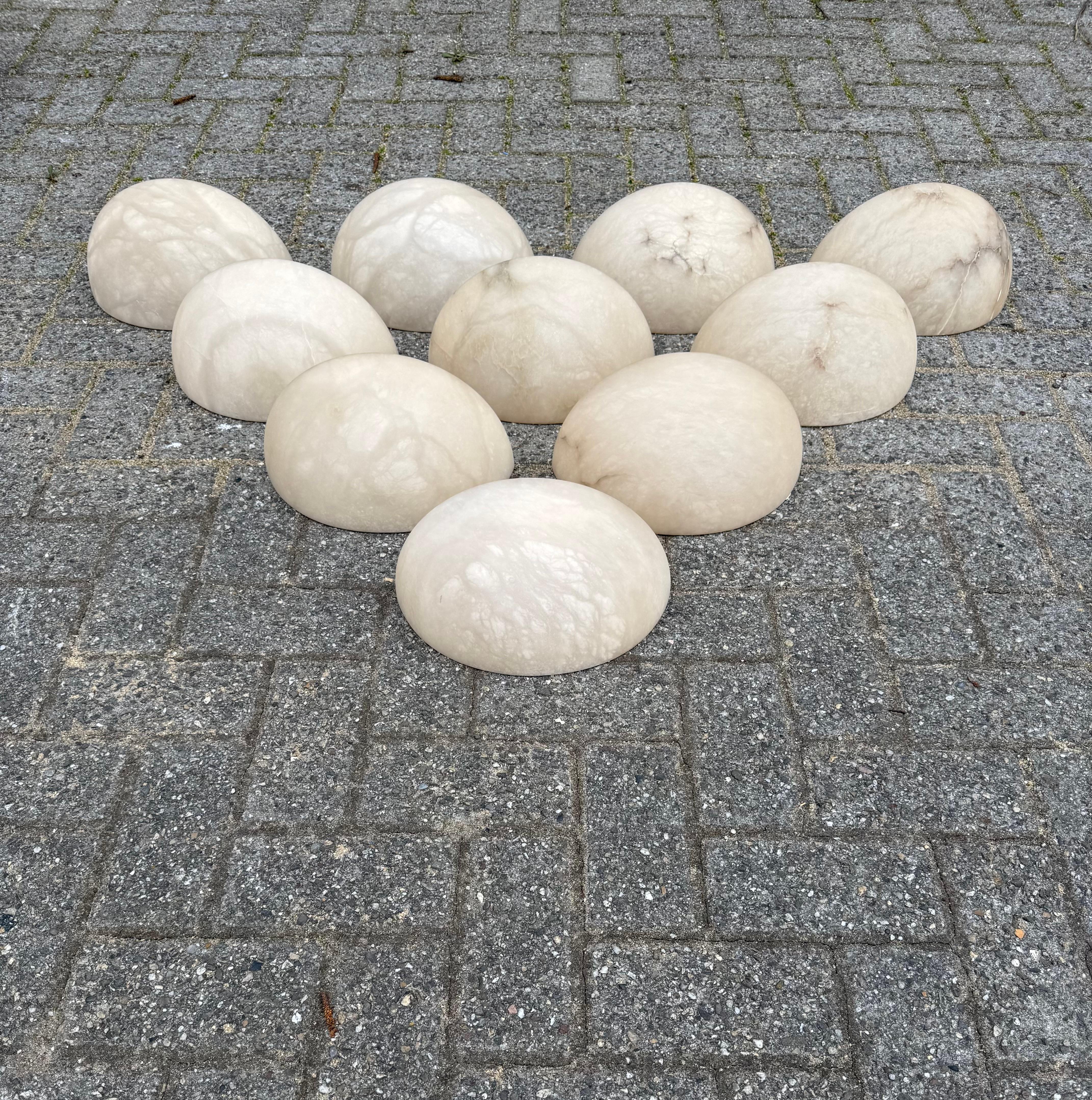 10 Apliques de alabastro de estilo Art Déco y forma intemporal de mediados de siglo para proyectos en Bueno estado para la venta en Lisse, NL