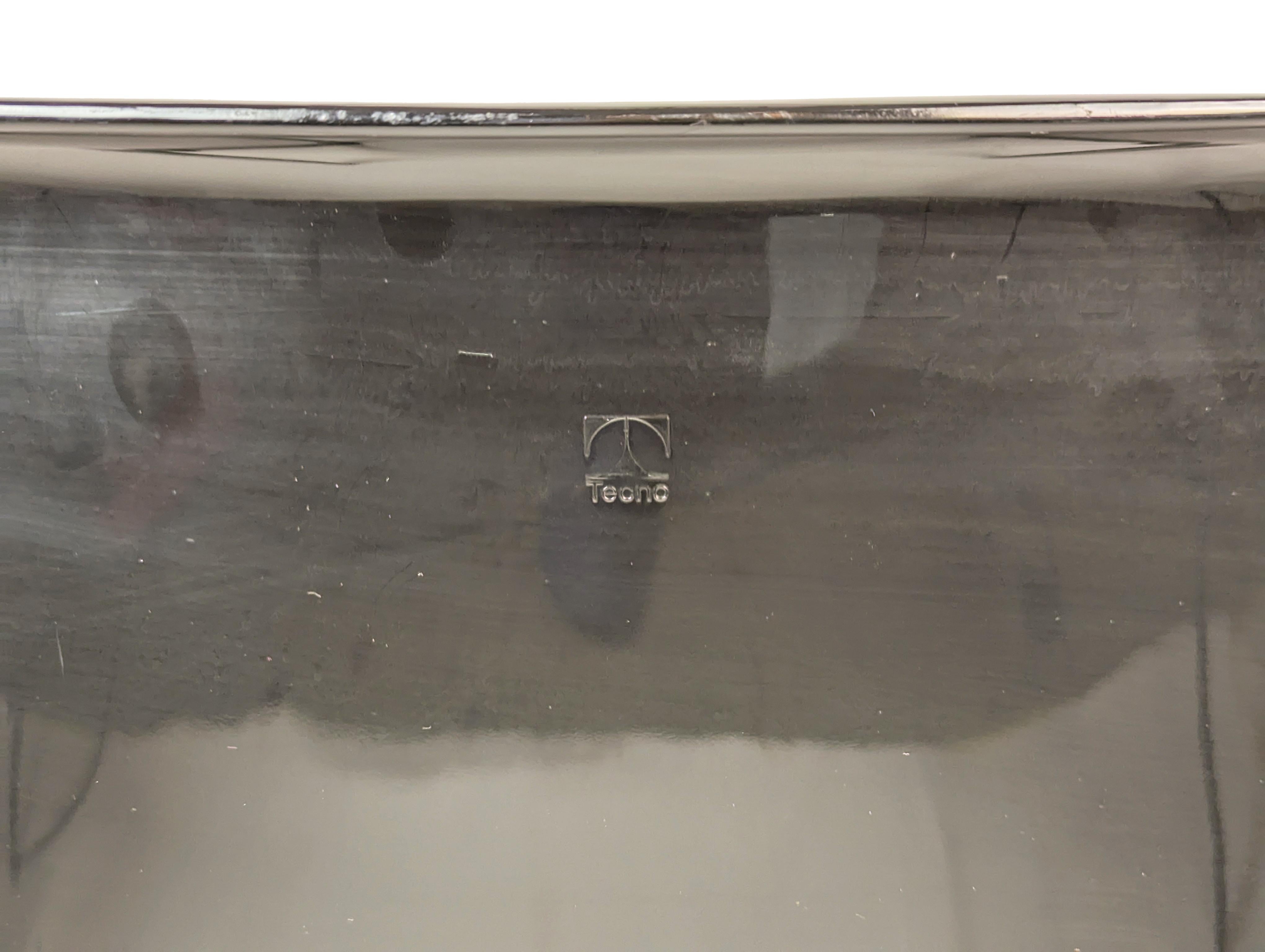 10 sedie impilabili MODUS anni '70 in plastica nera e alluminio con scrivania di Tecno In condizioni buone in vendita a Varese, Lombardia