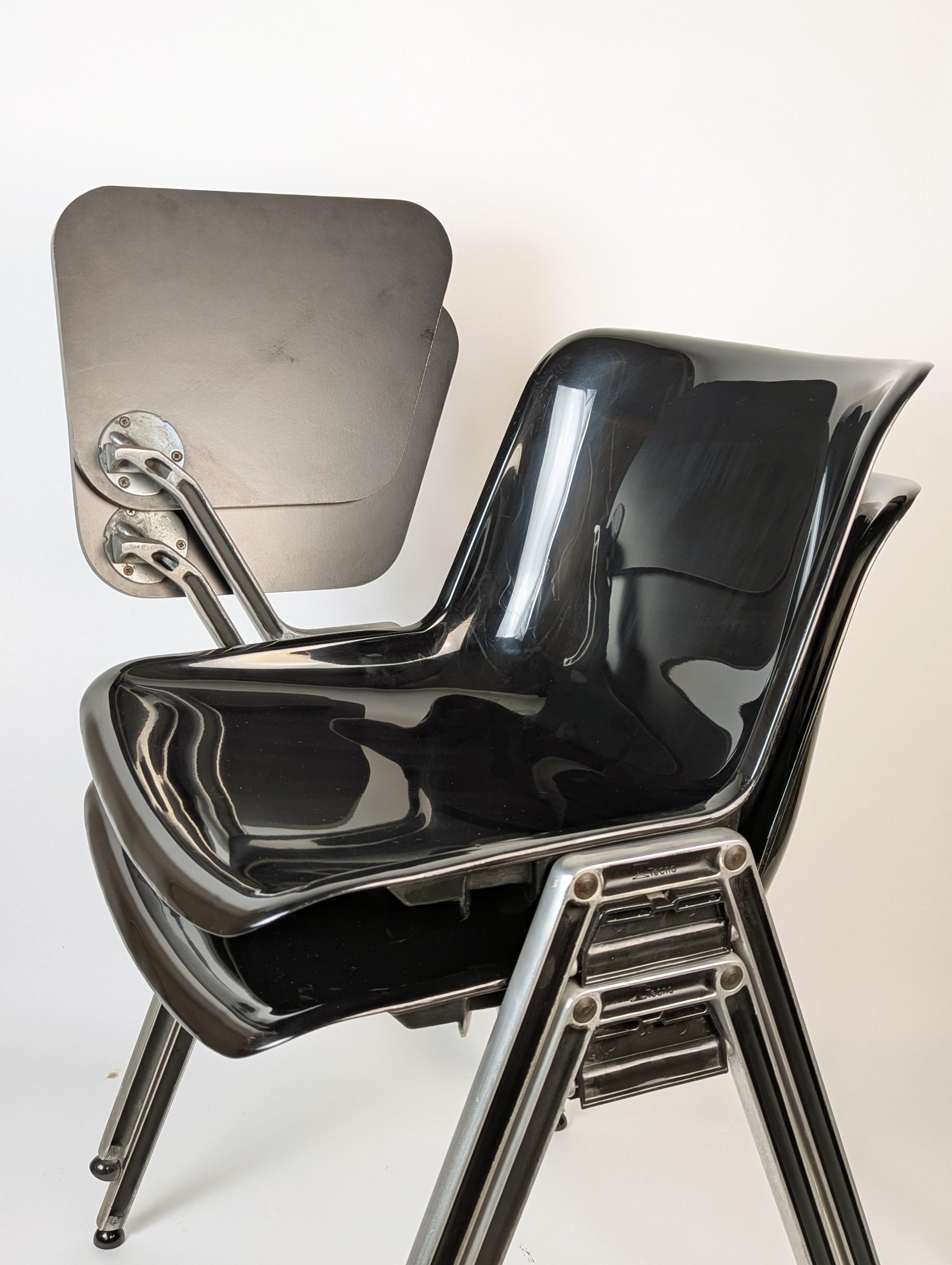 Alluminio 10 sedie impilabili MODUS anni '70 in plastica nera e alluminio con scrivania di Tecno in vendita