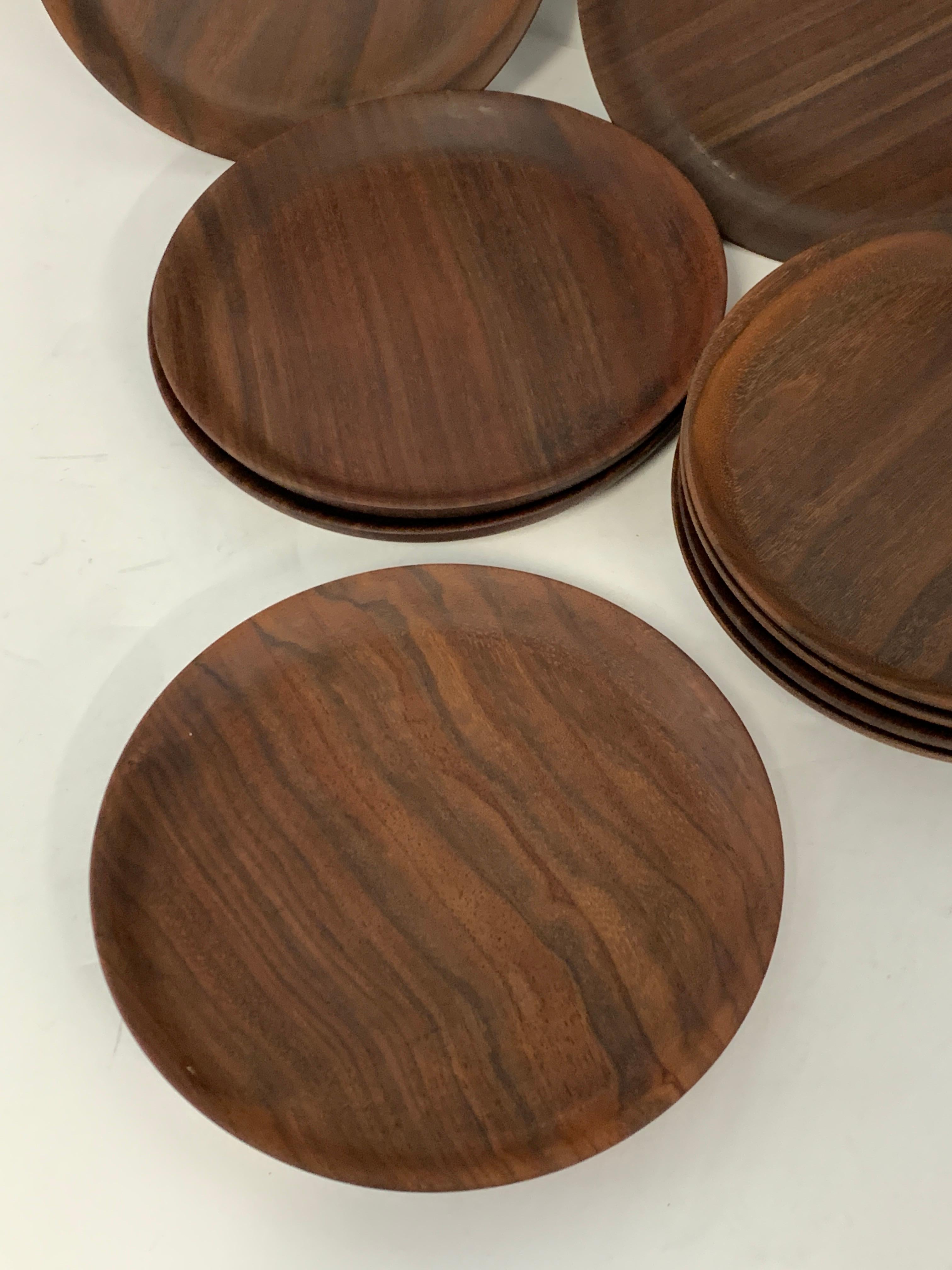 10 Bob Stocksdale Black Walnut Plates, 1985 In Good Condition In Palm Springs, CA