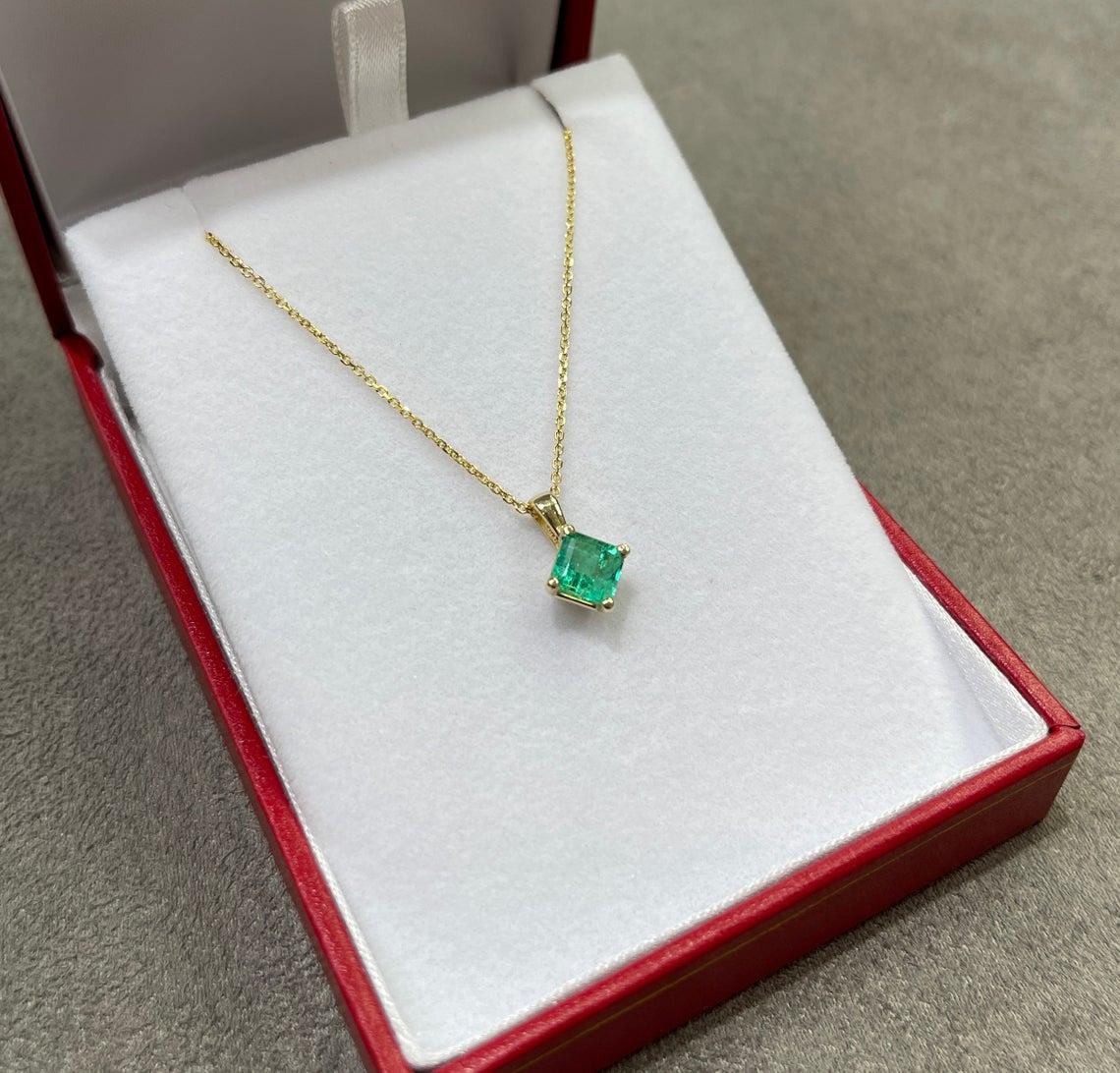 1.0 Carat 14k Colombian Emerald, Emerald Cut Solitaire Gold Pendentif Neuf - En vente à Jupiter, FL